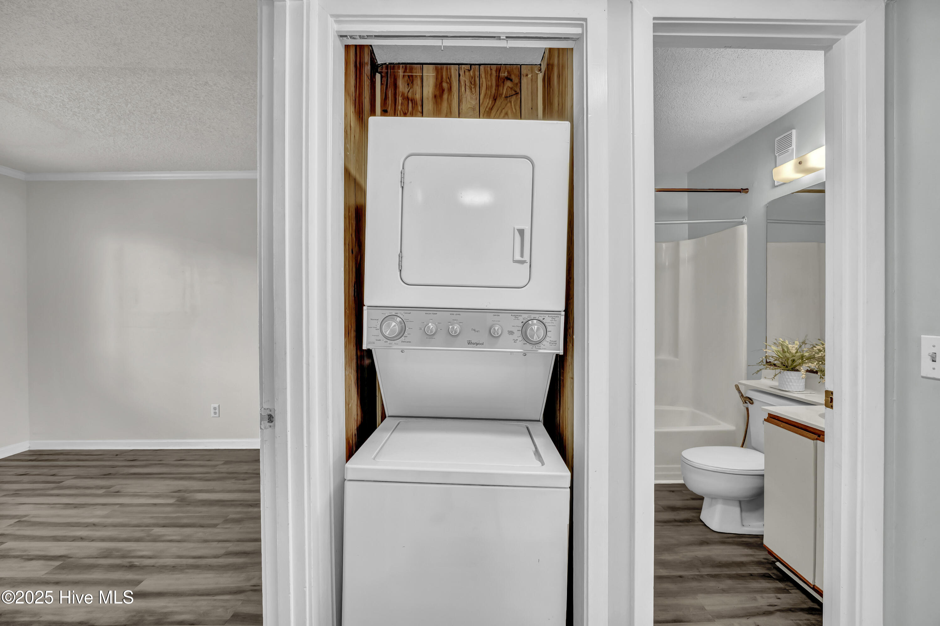 100516907 | Photo 19