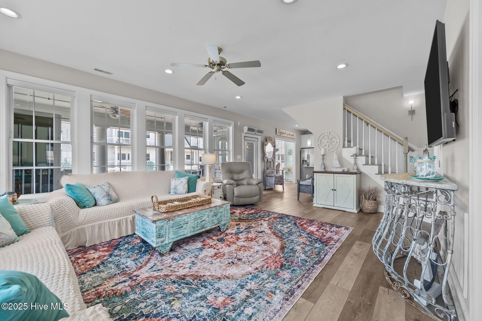 100514915 | Photo 15