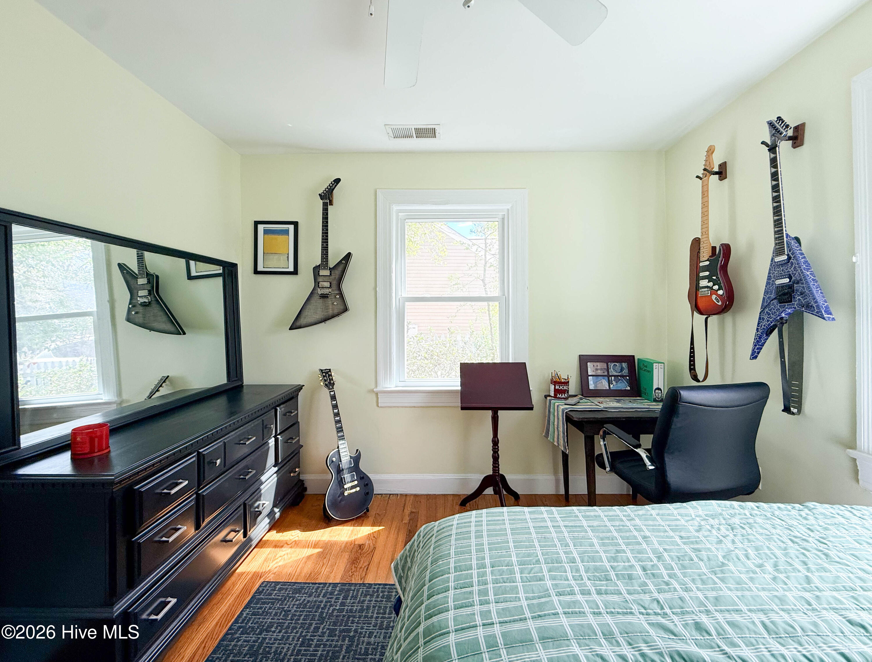 100560298 | Photo 27