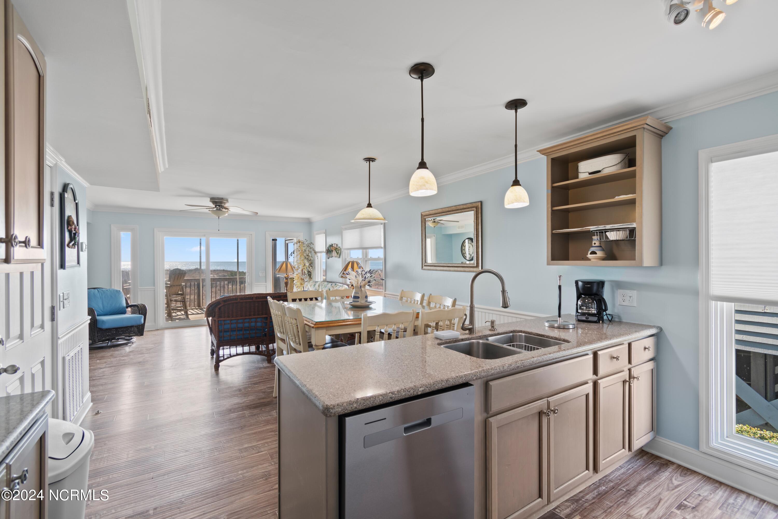 100547764 | Photo 14