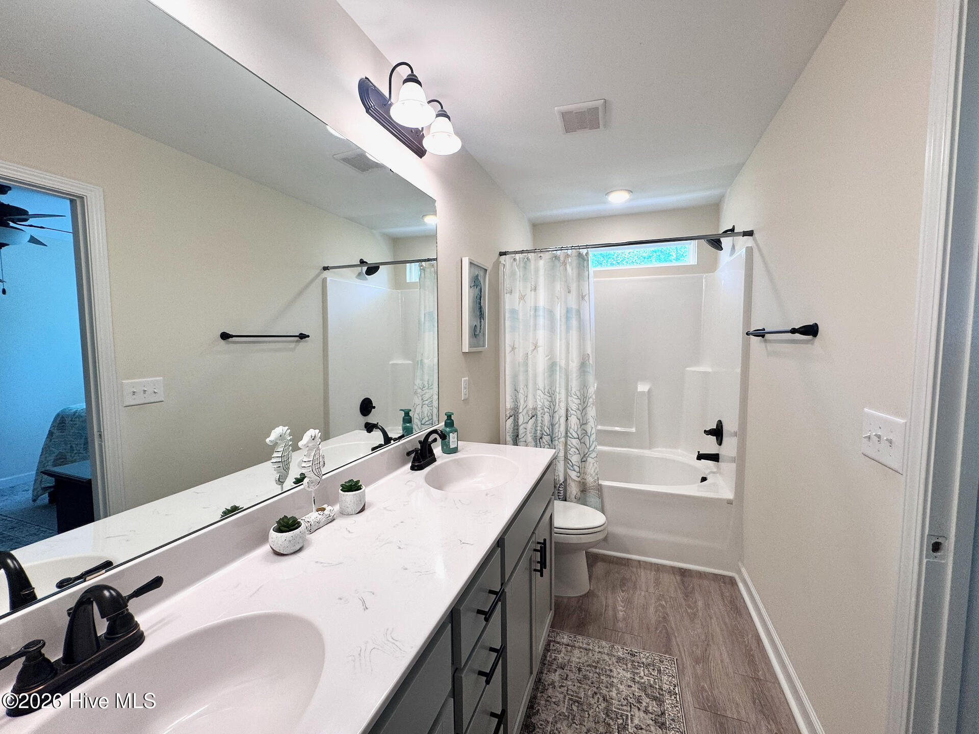 100567509 | Photo 23