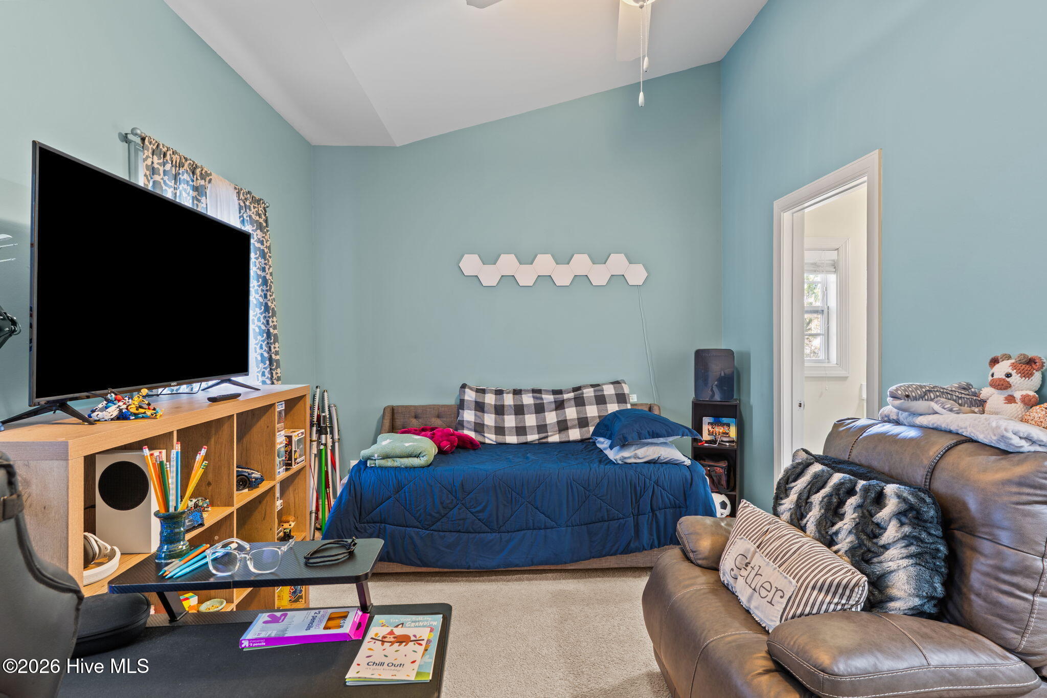 100561470 | Photo 30