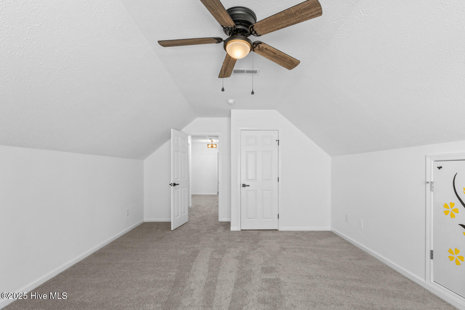 100536928 | Photo 33