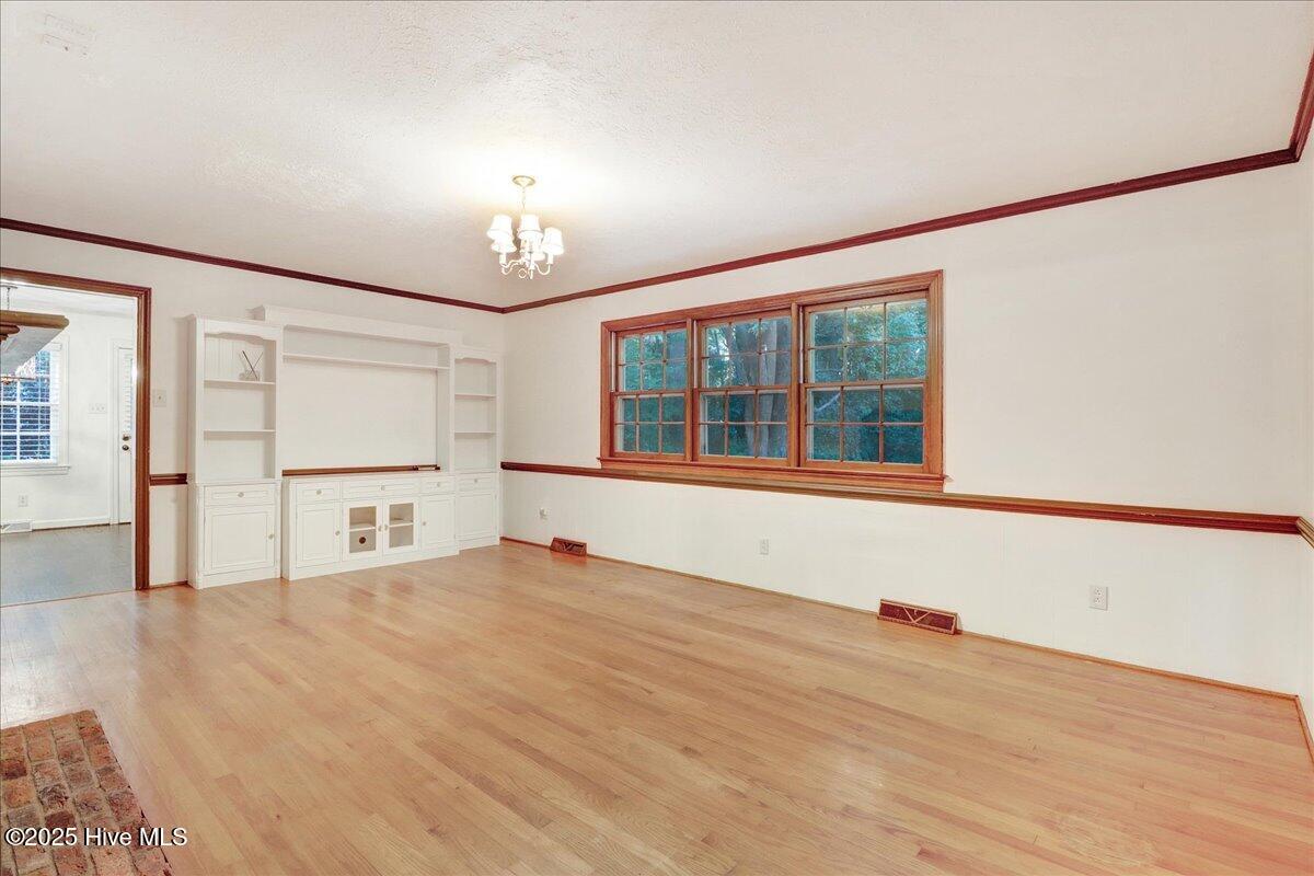 16-607 Gloucester Rd-16