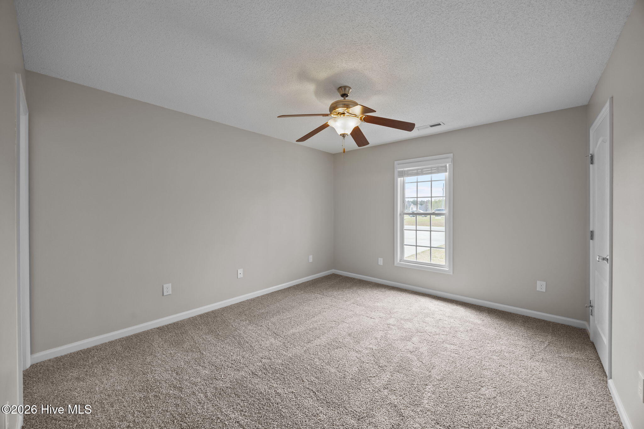 100547713 | Photo 18