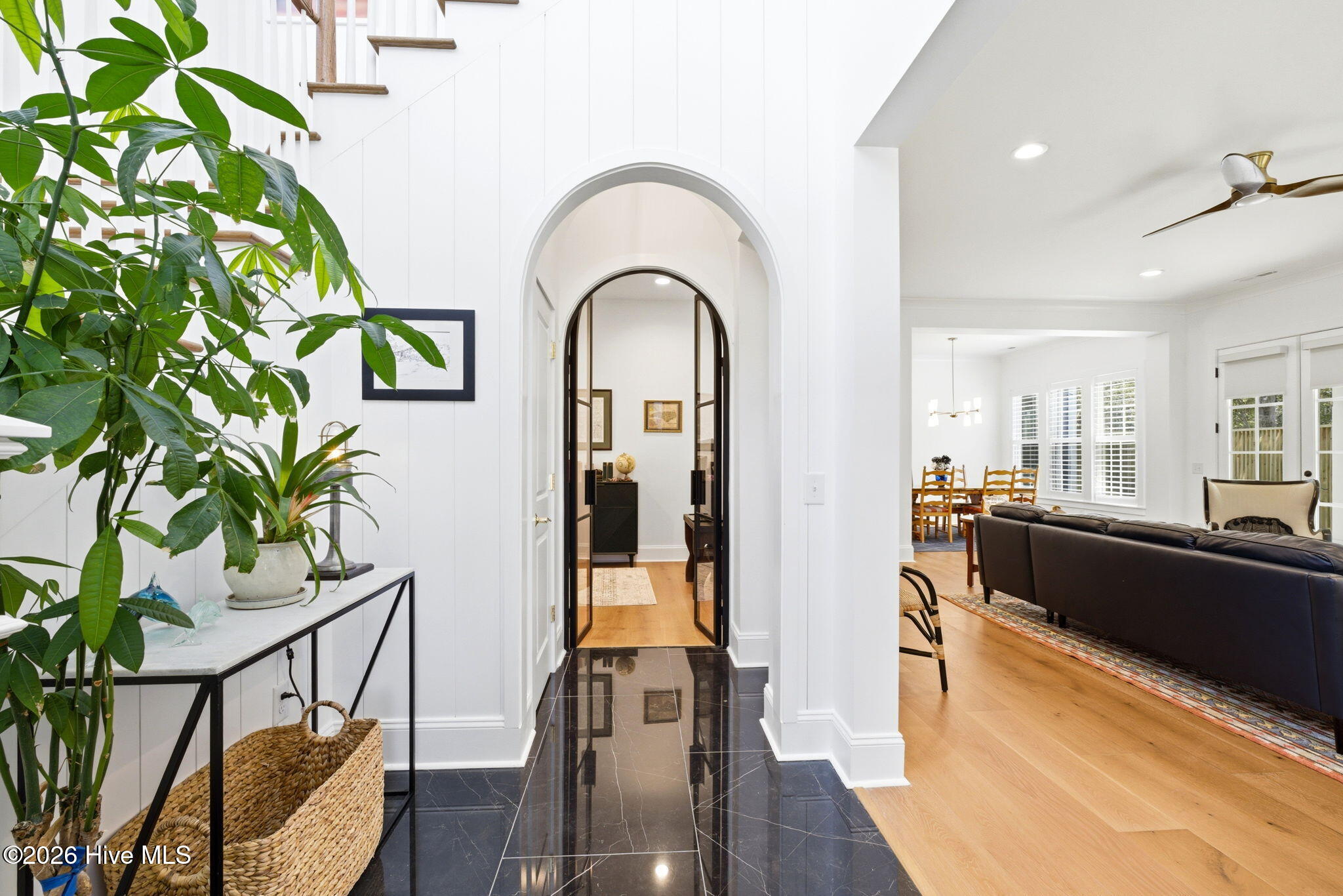 100562076 | Photo 19