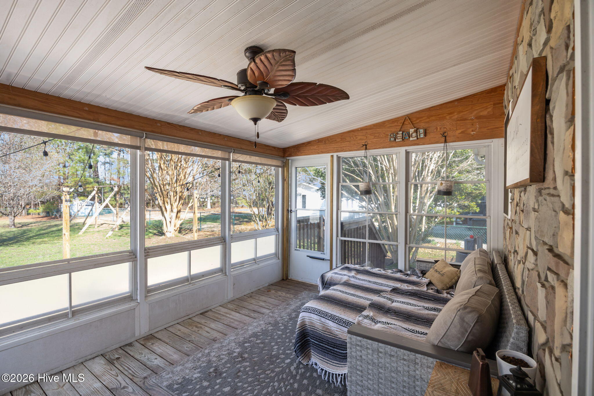 100560111 | Photo 36