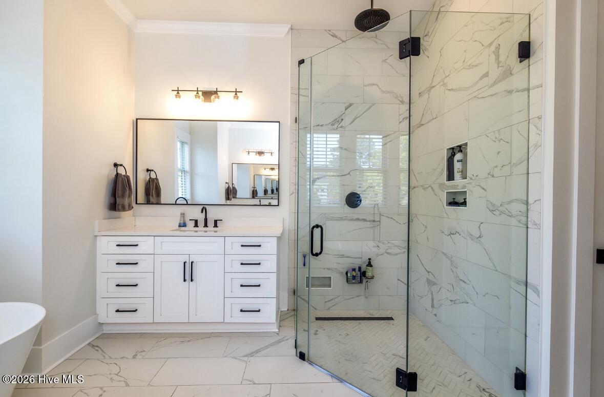 100567663 | Photo 16