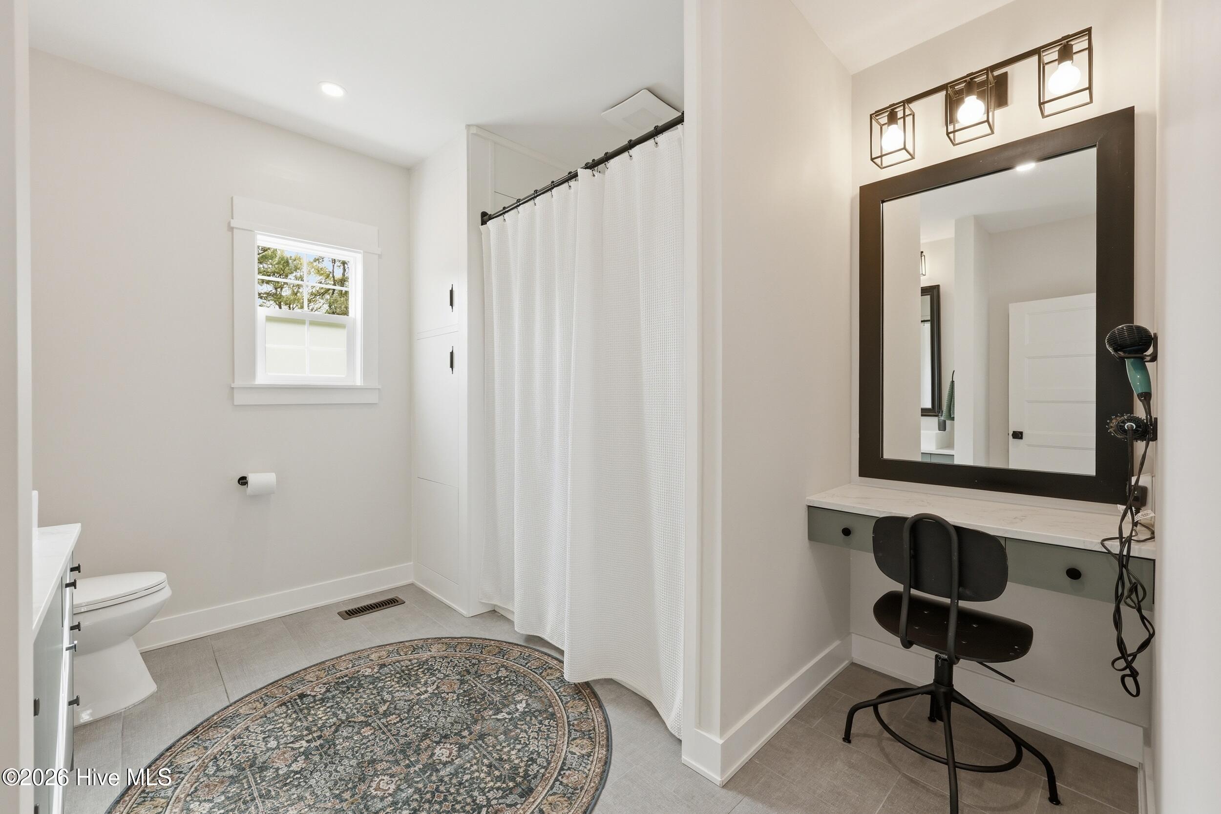 100562935 | Photo 26