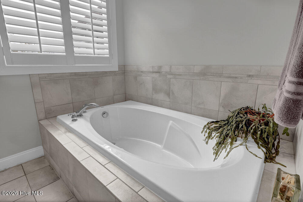 100562970 | Photo 39