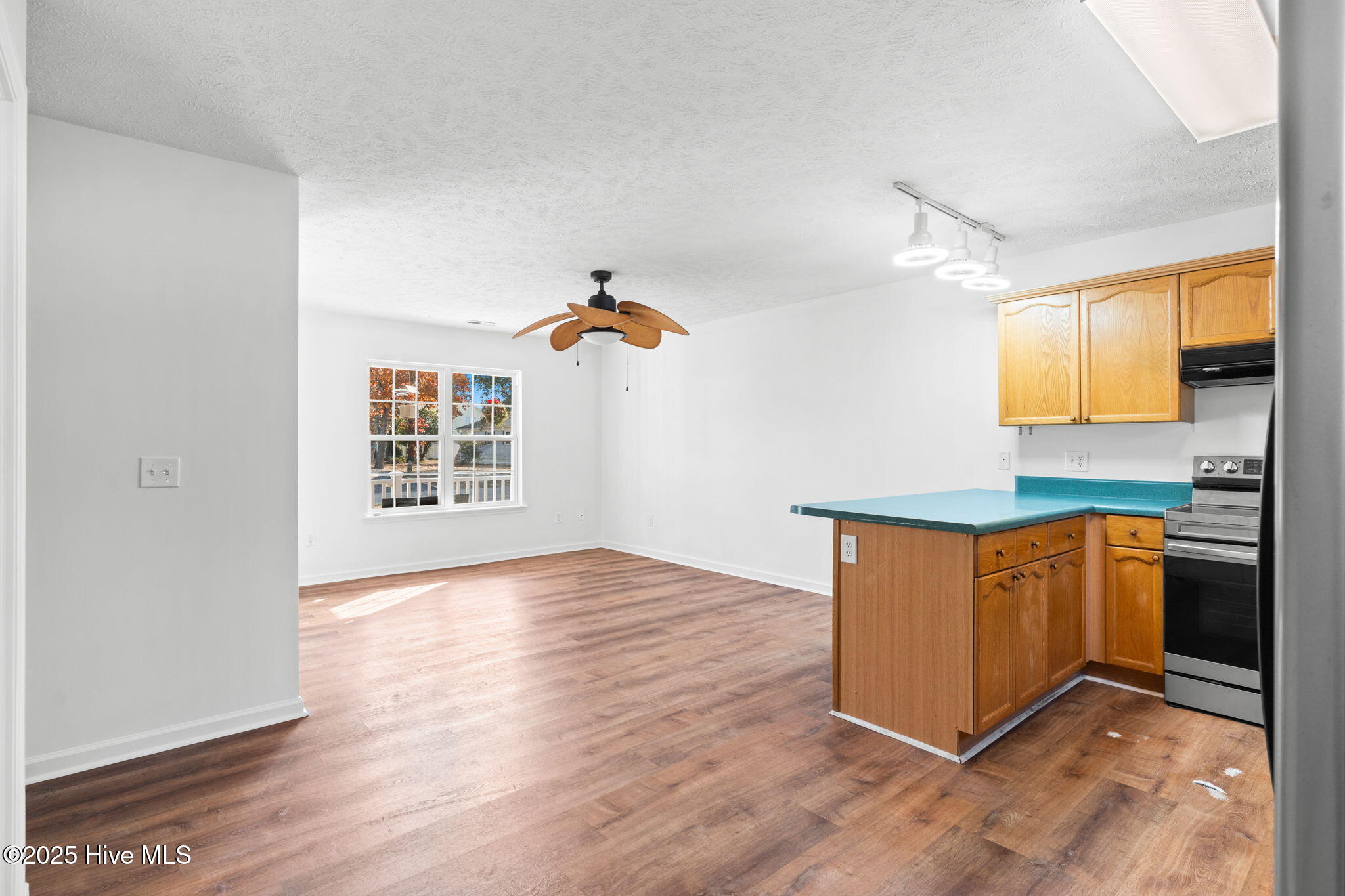 100545371 | Photo 10