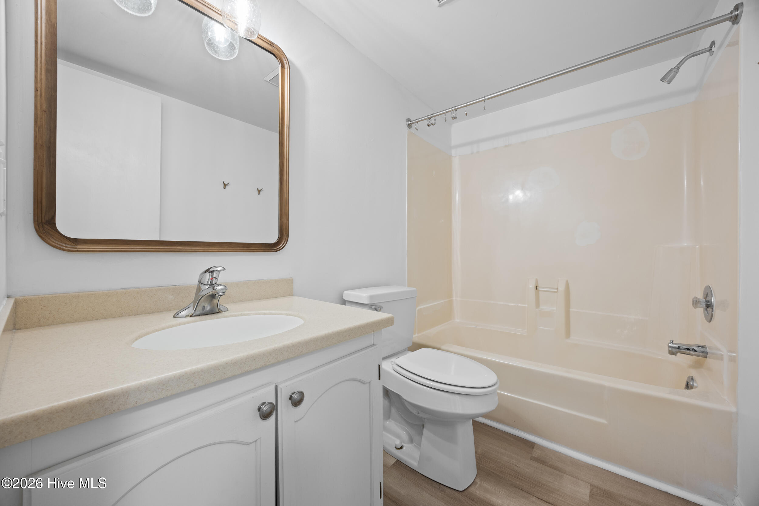 100557067 | Photo 15