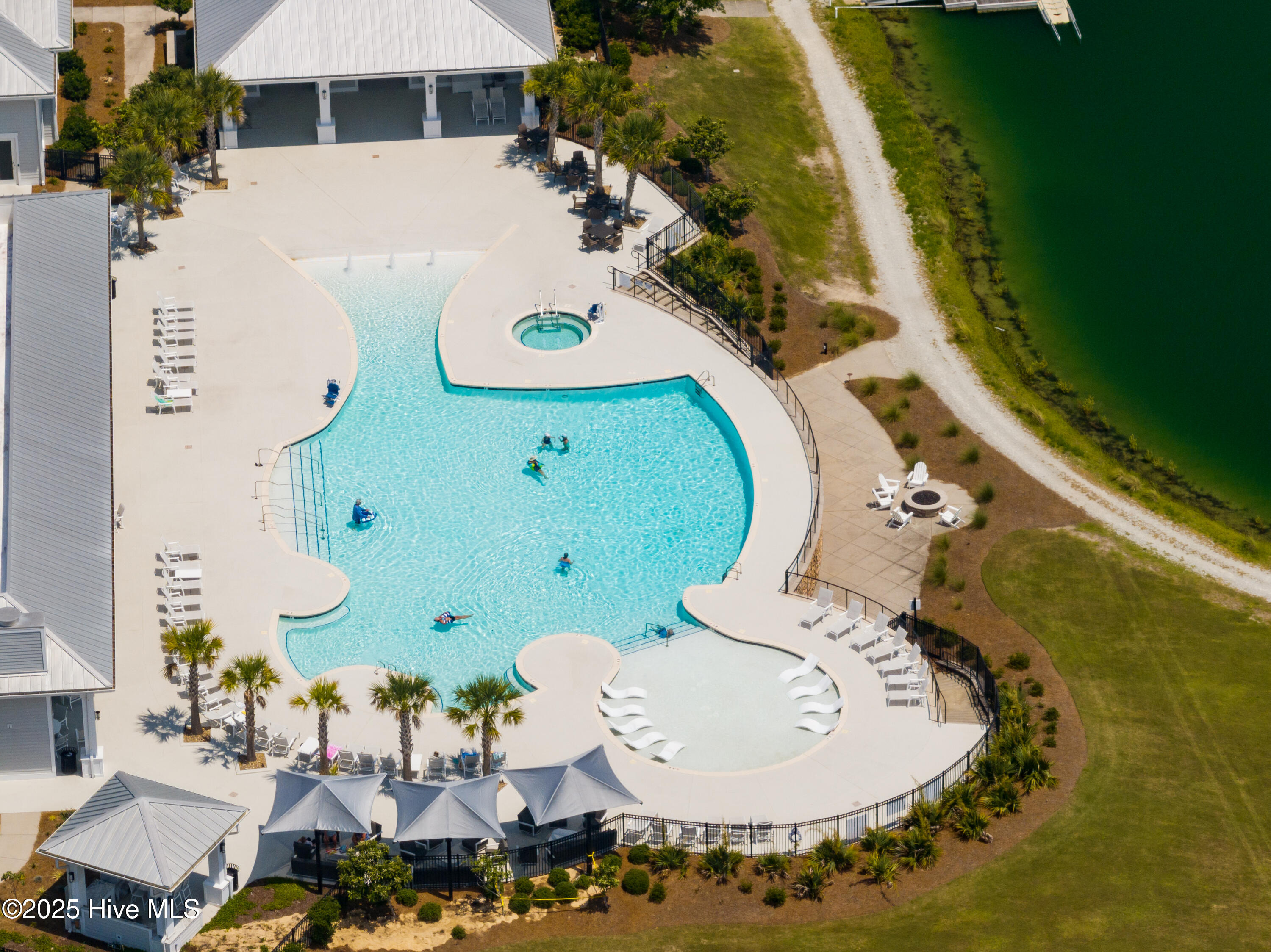 100515849 | Photo 42