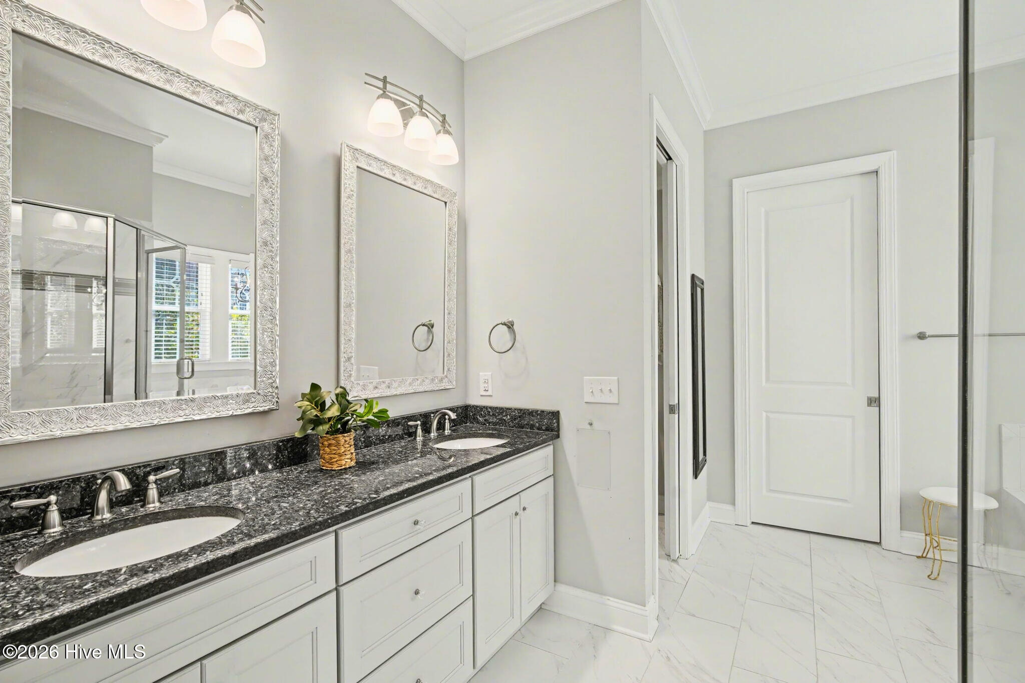 100549590 | Photo 32