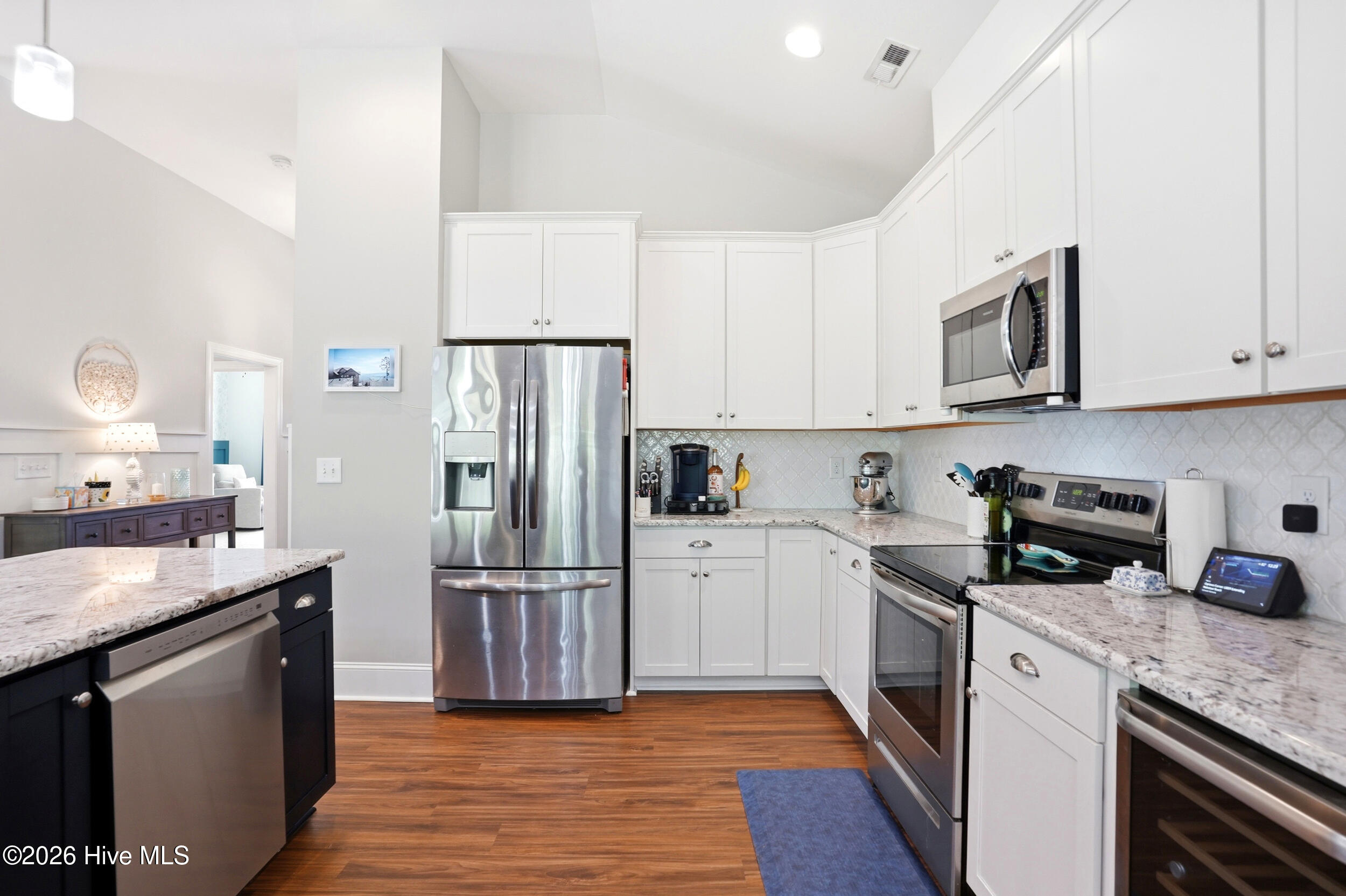 100569213 | Photo 13