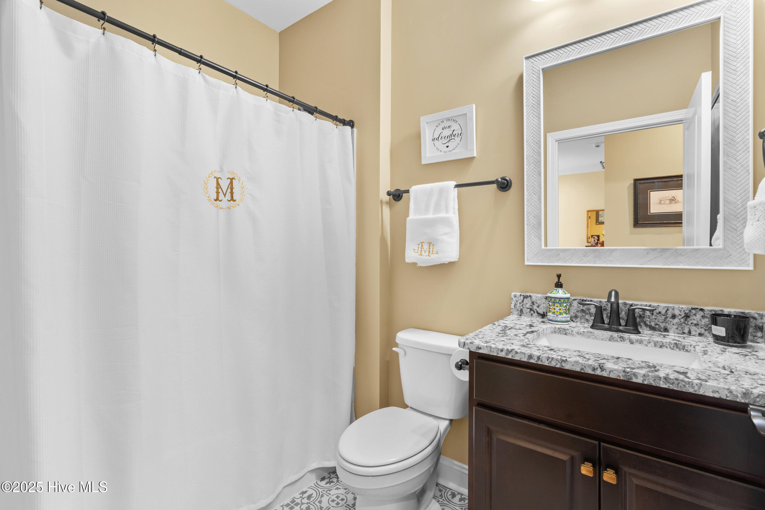 100525242 | Photo 23