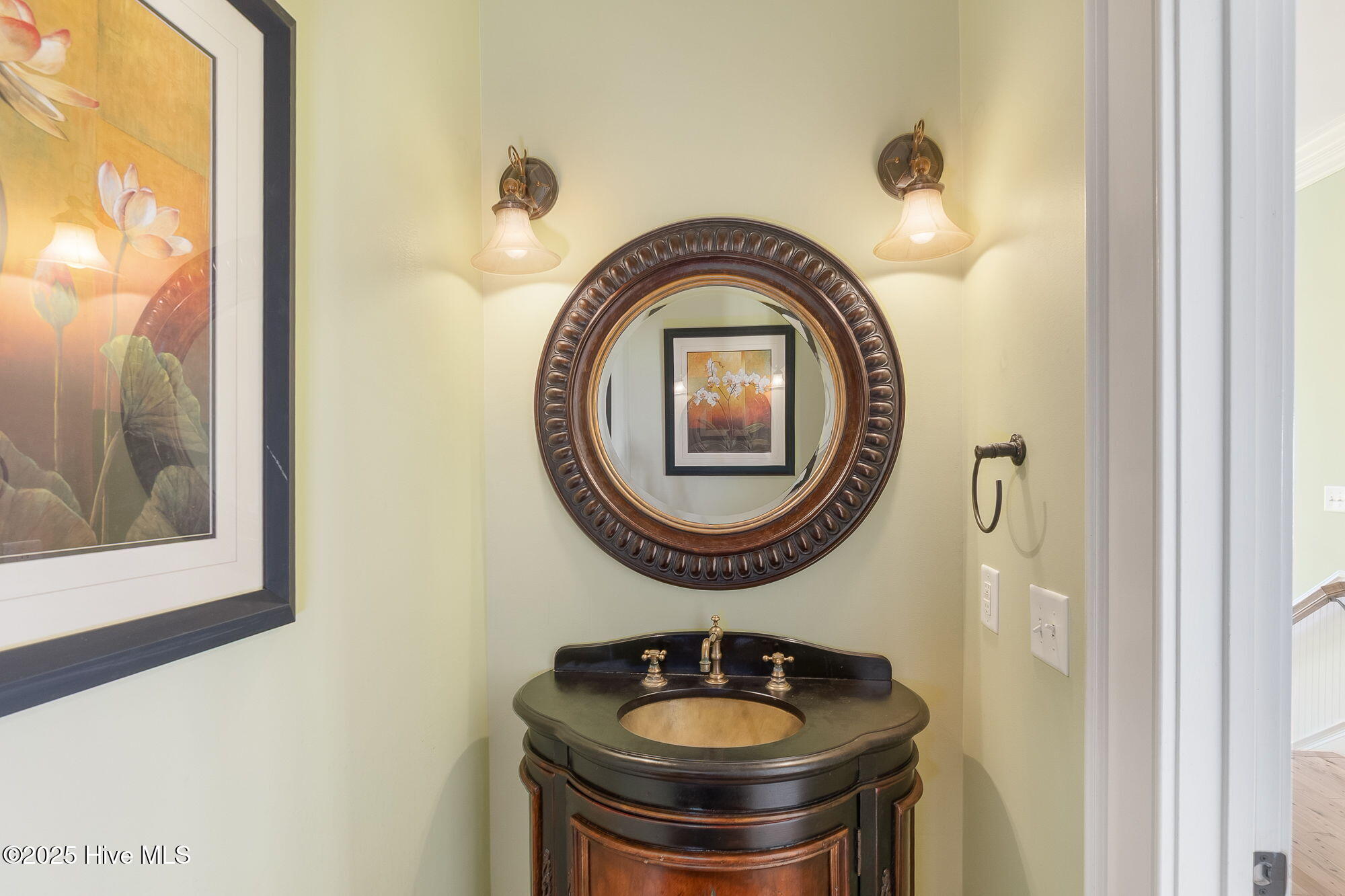 100536306 | Photo 45