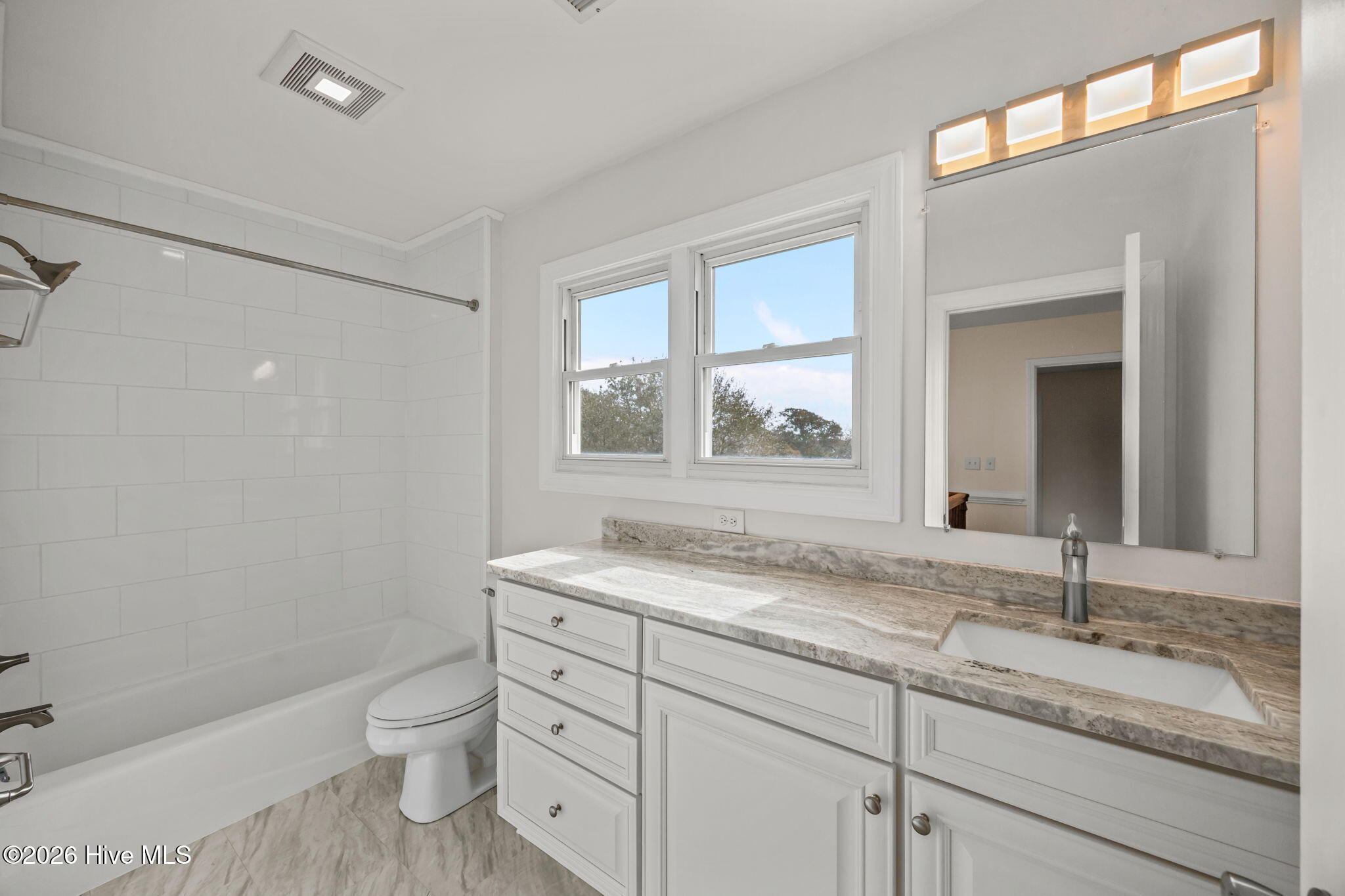 100557561 | Photo 18