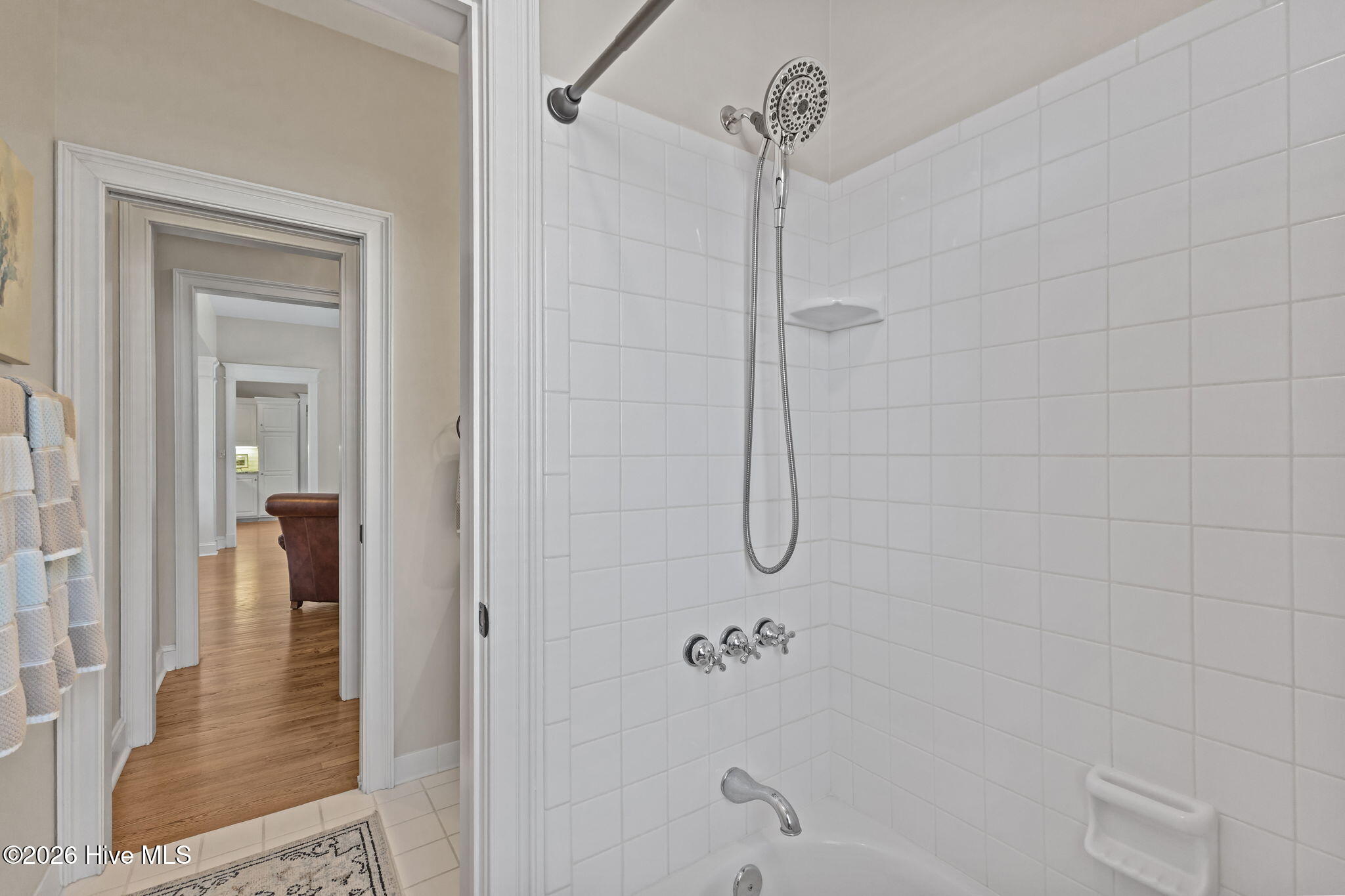 100564059 | Photo 11