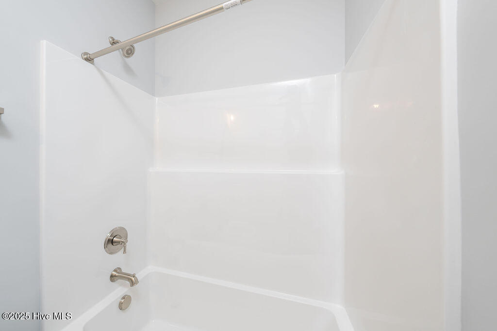 100560439 | Photo 28