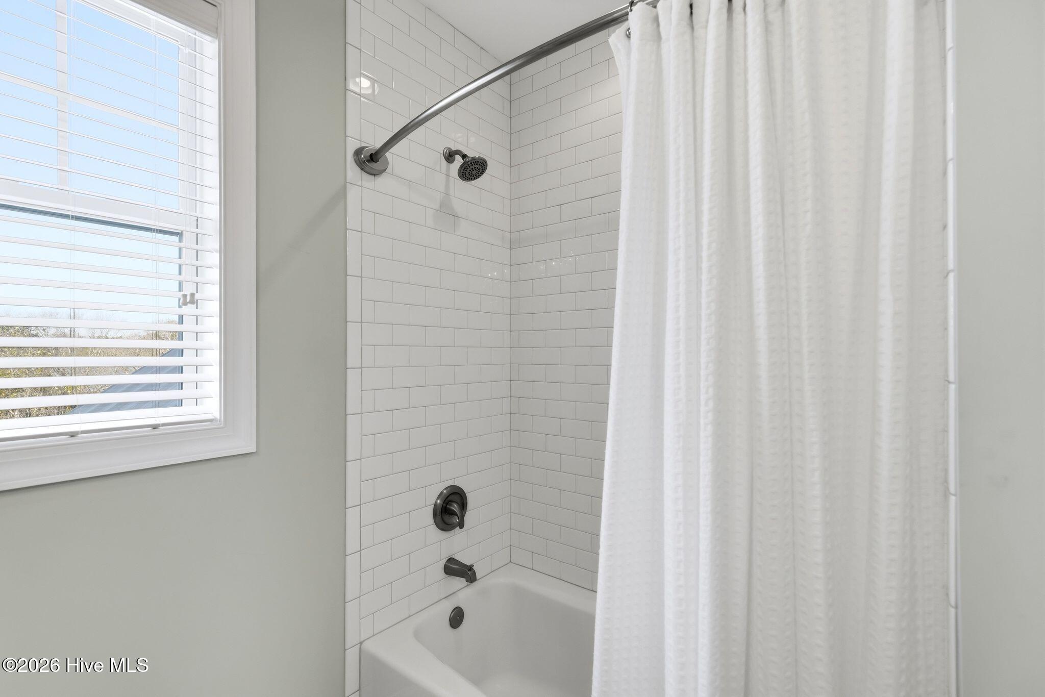 100559655 | Photo 36