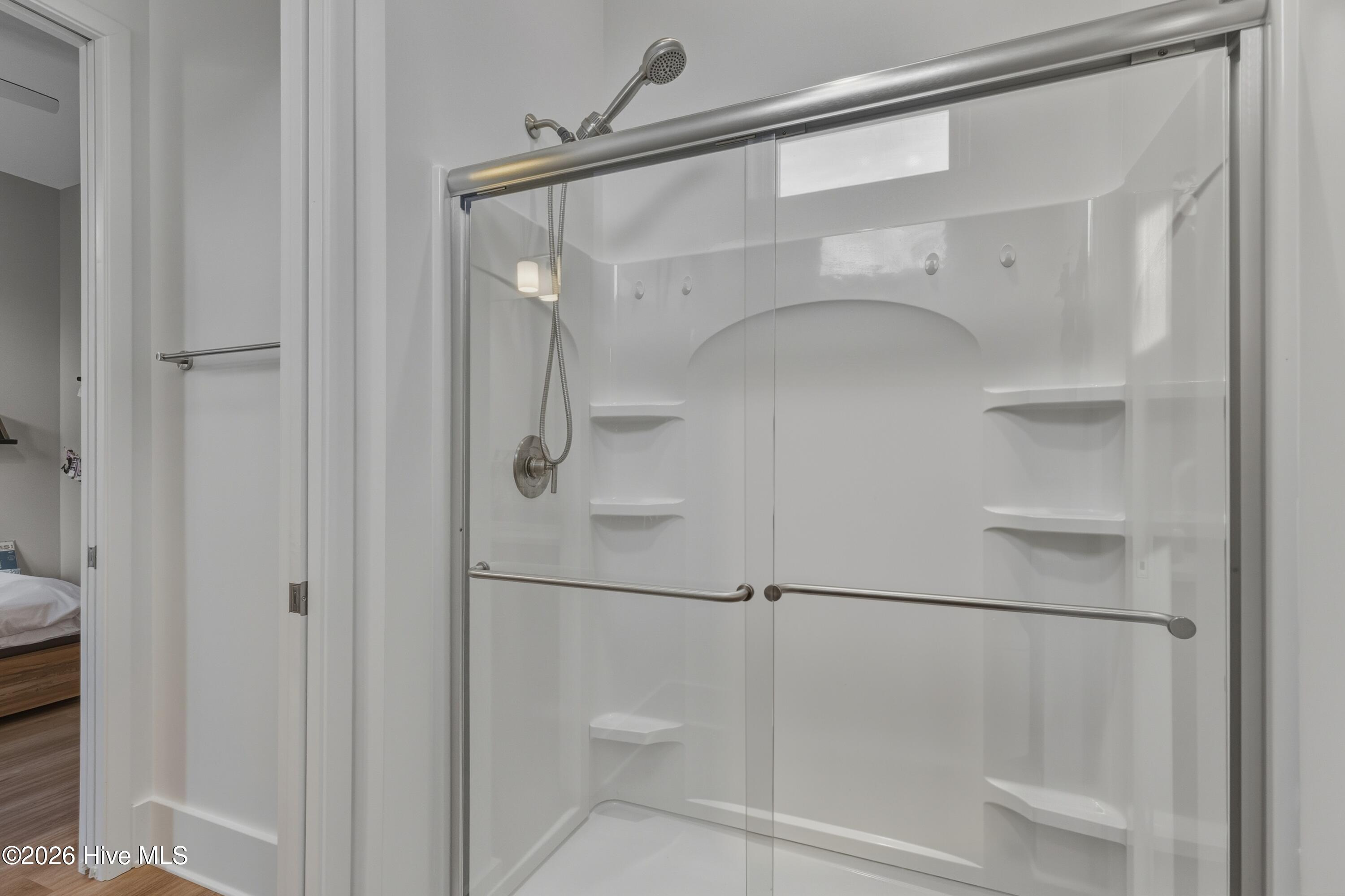 100554260 | Photo 35