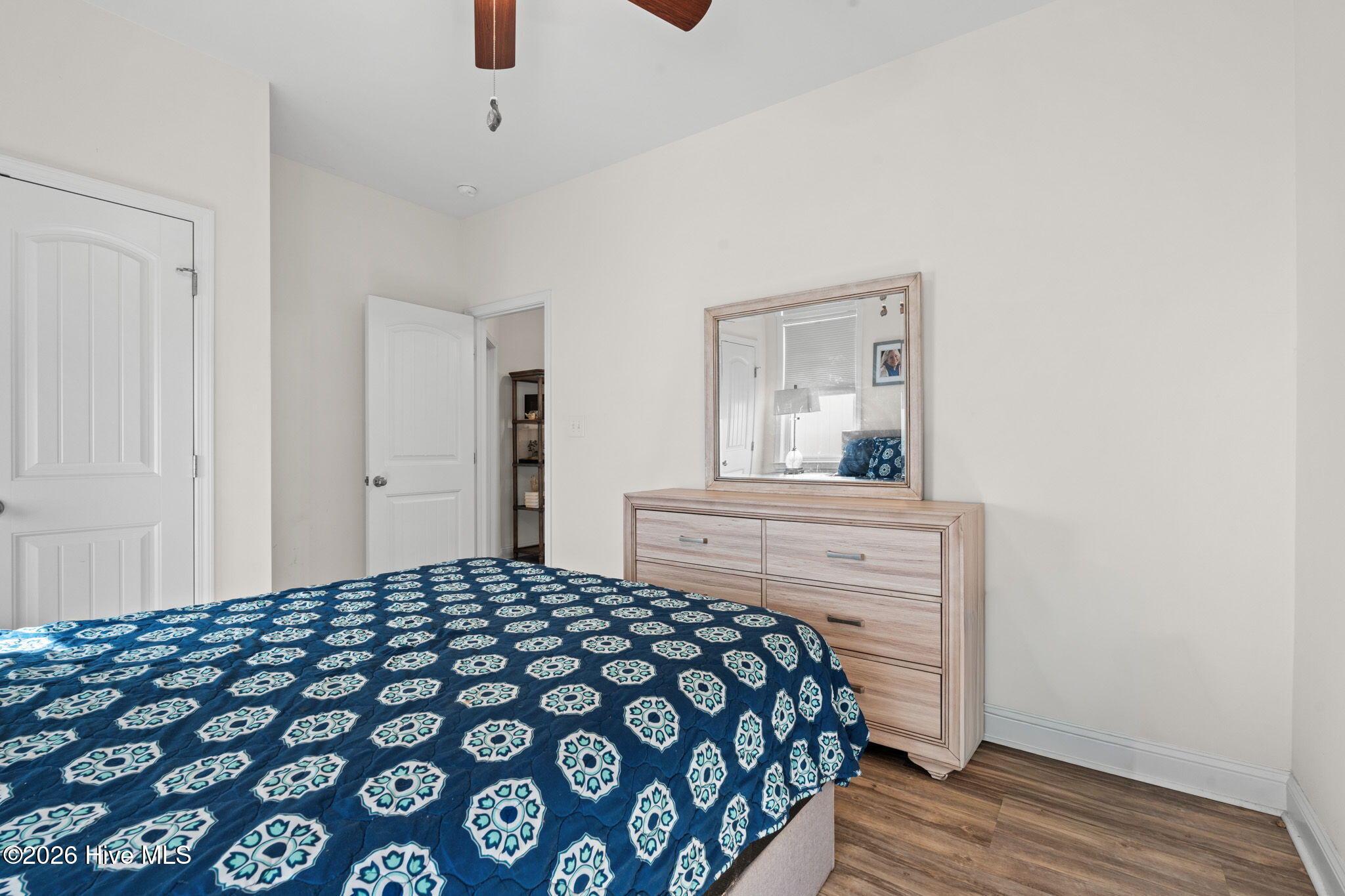 100564340 | Photo 16