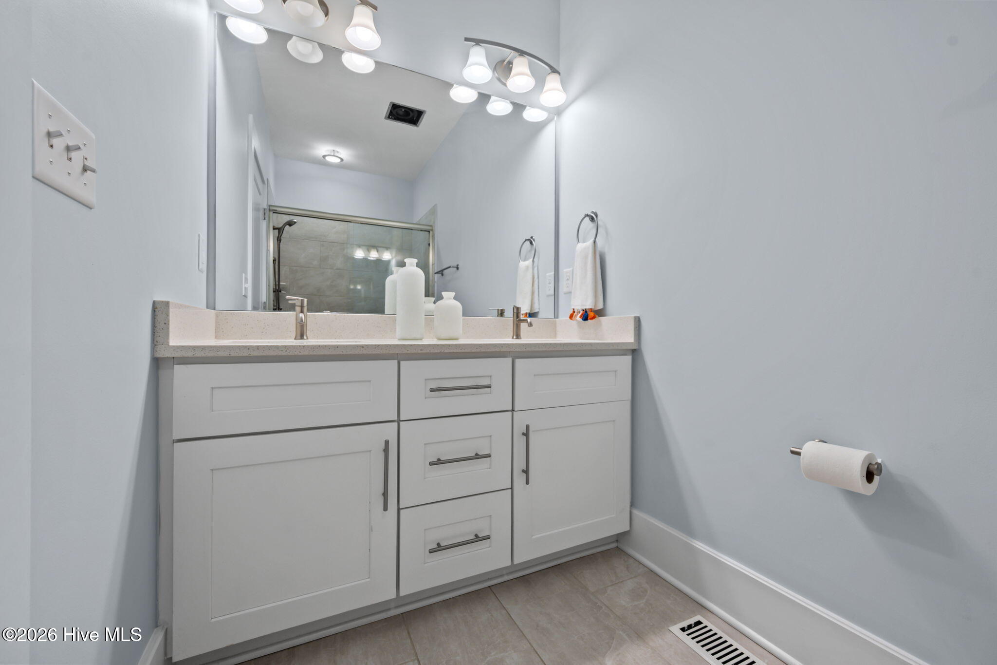 100567995 | Photo 26