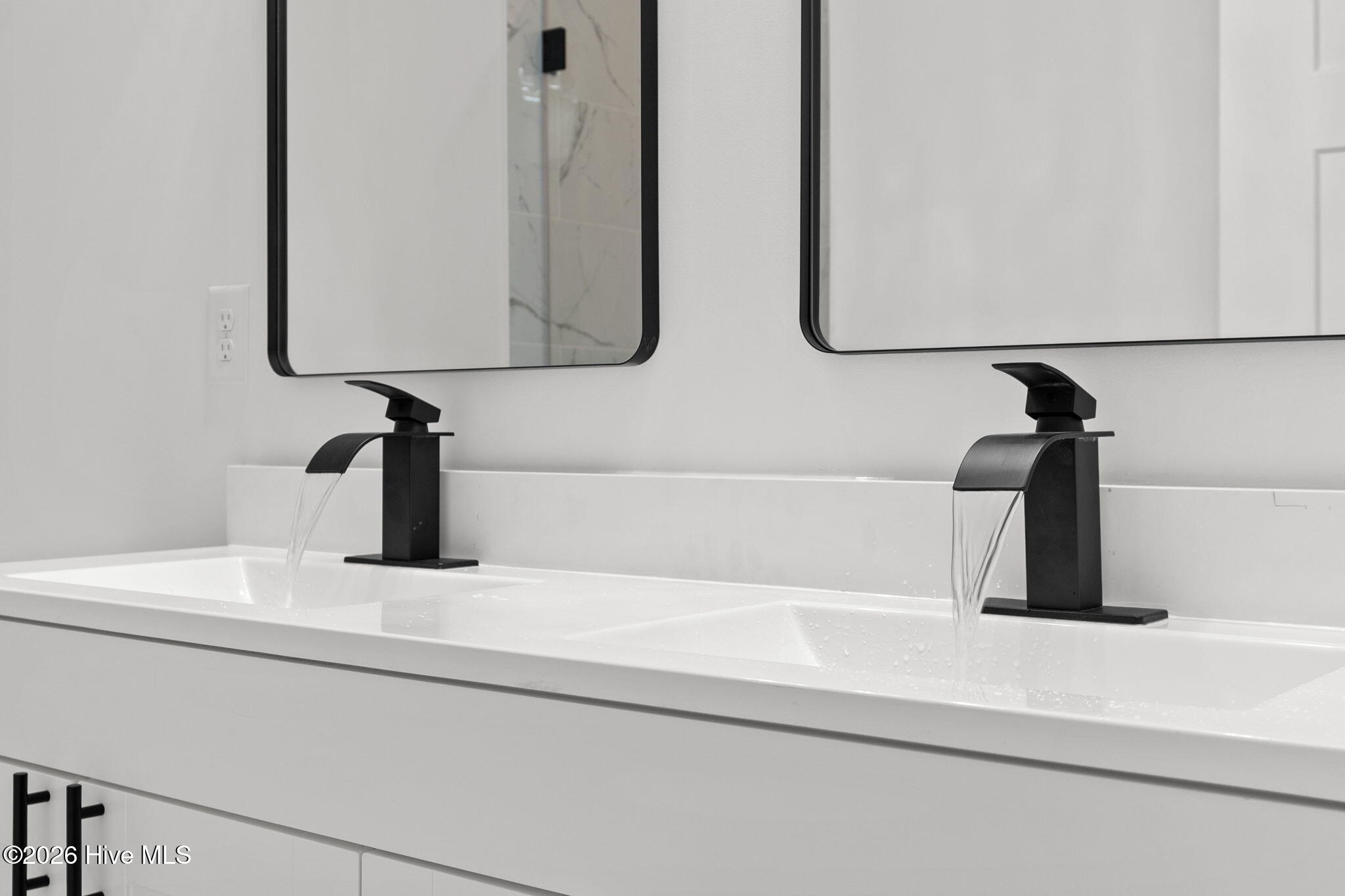 100528197 | Photo 22