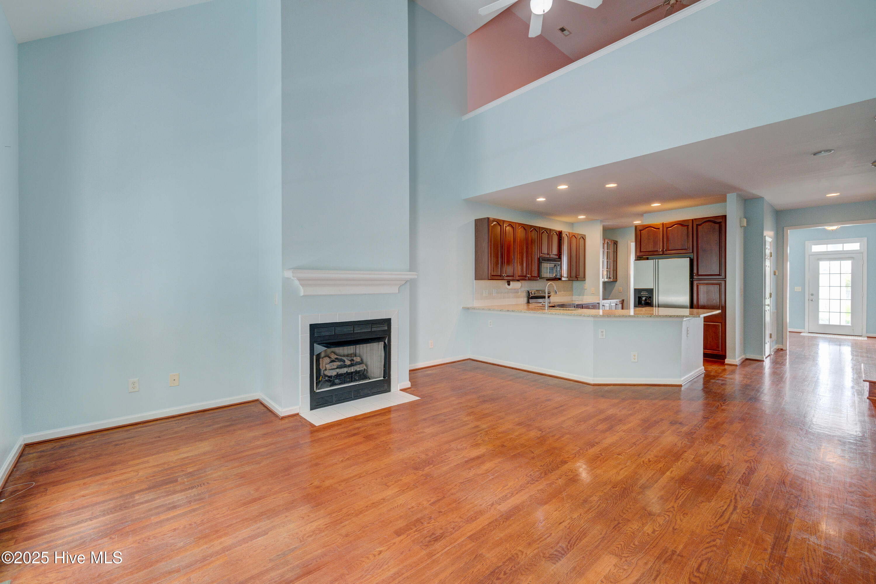 100526585 | Photo 30