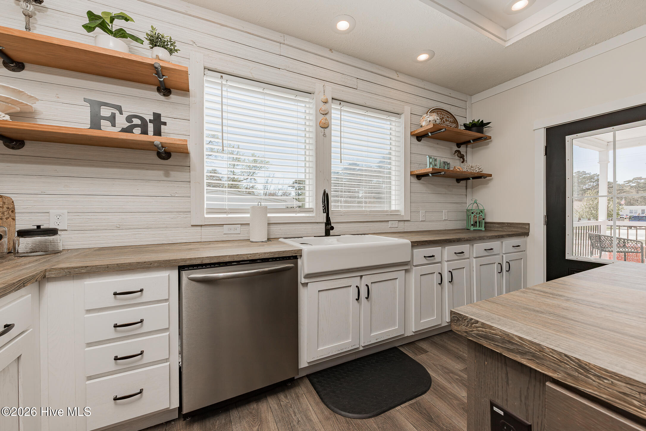 100563969 | Photo 21