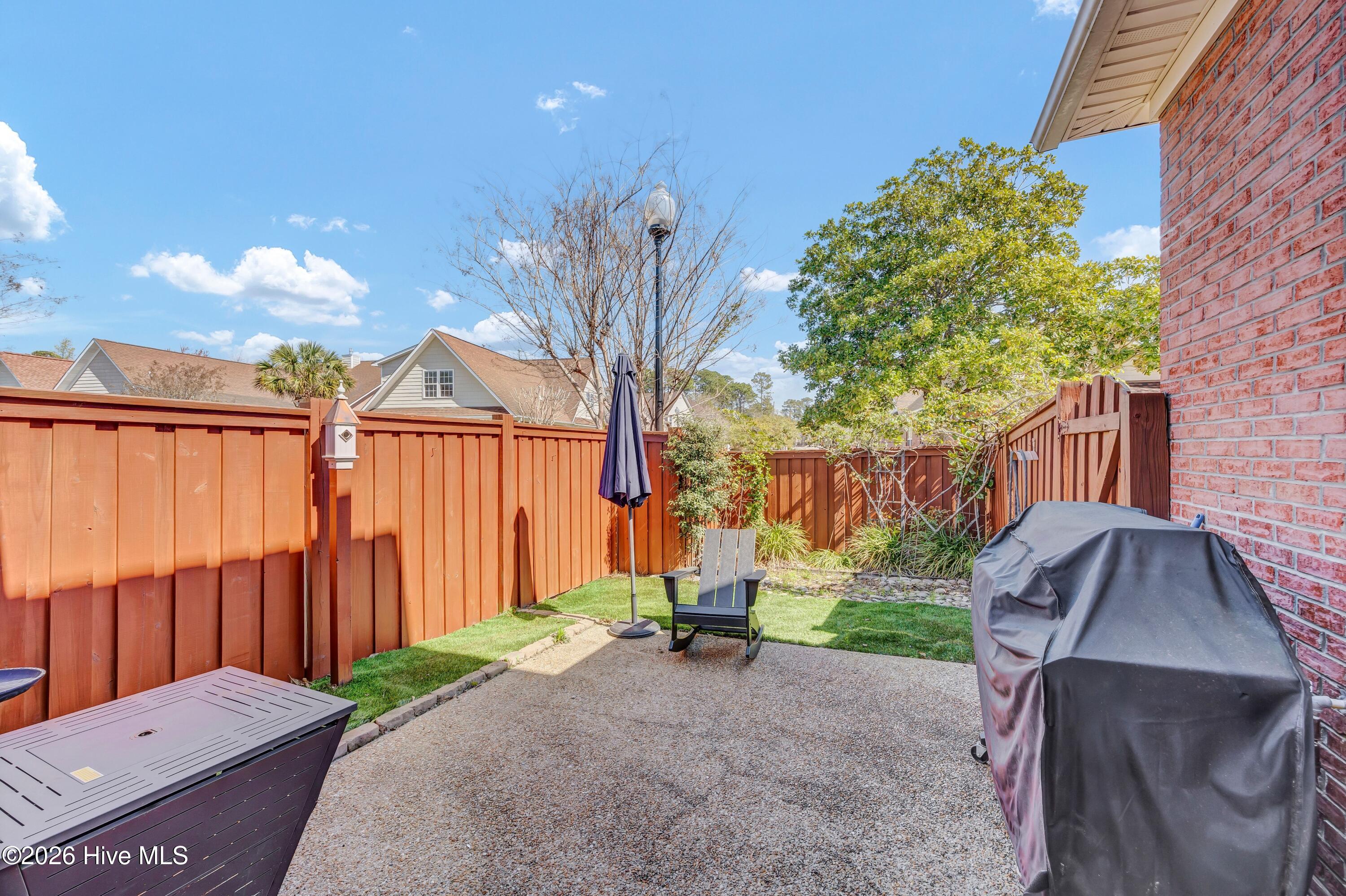 100561367 | Photo 25