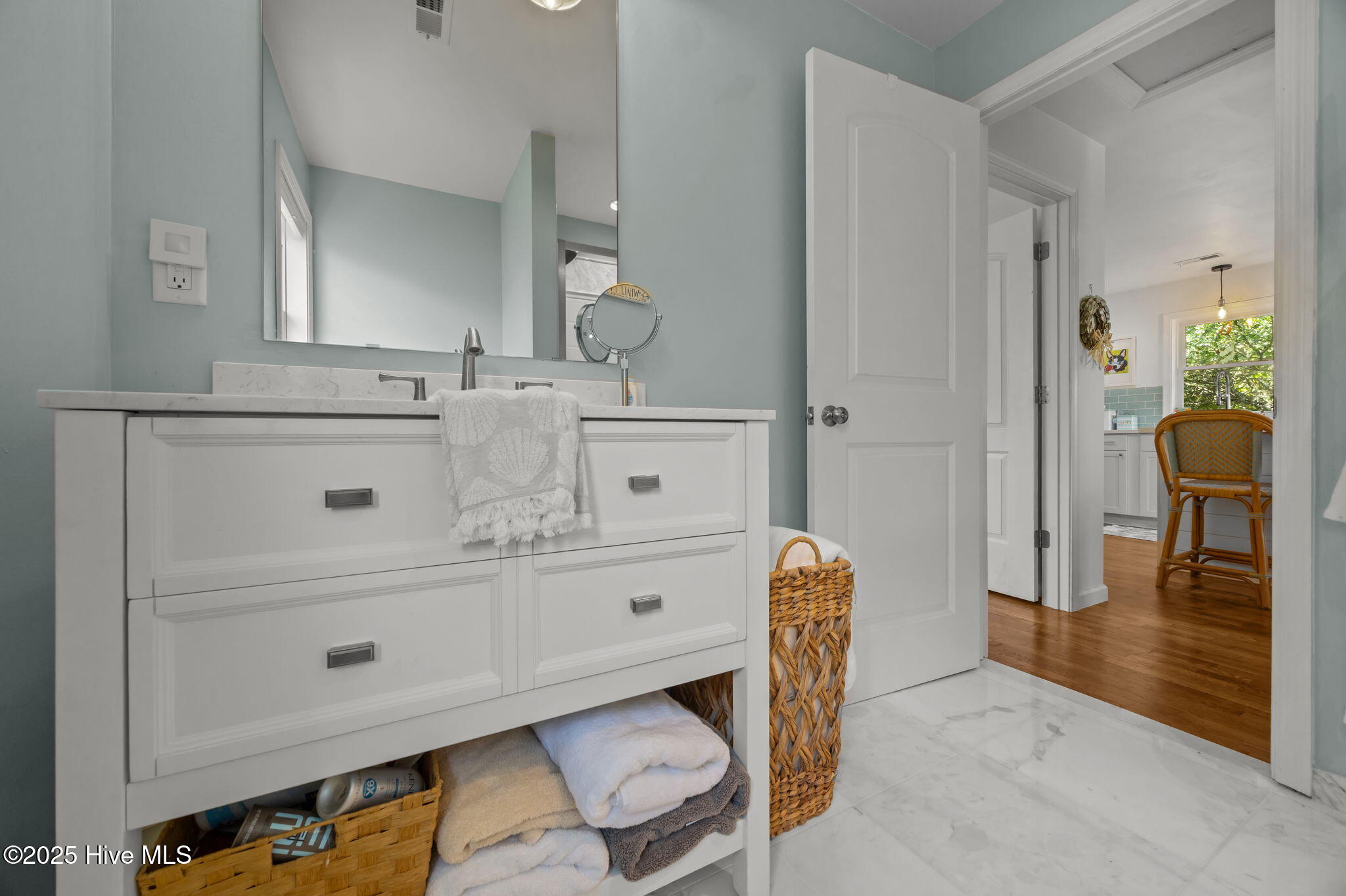 100522215 | Photo 30