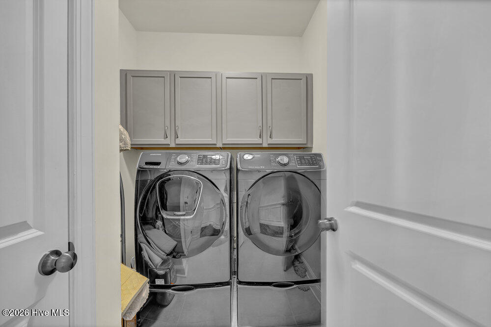 100554045 | Photo 15