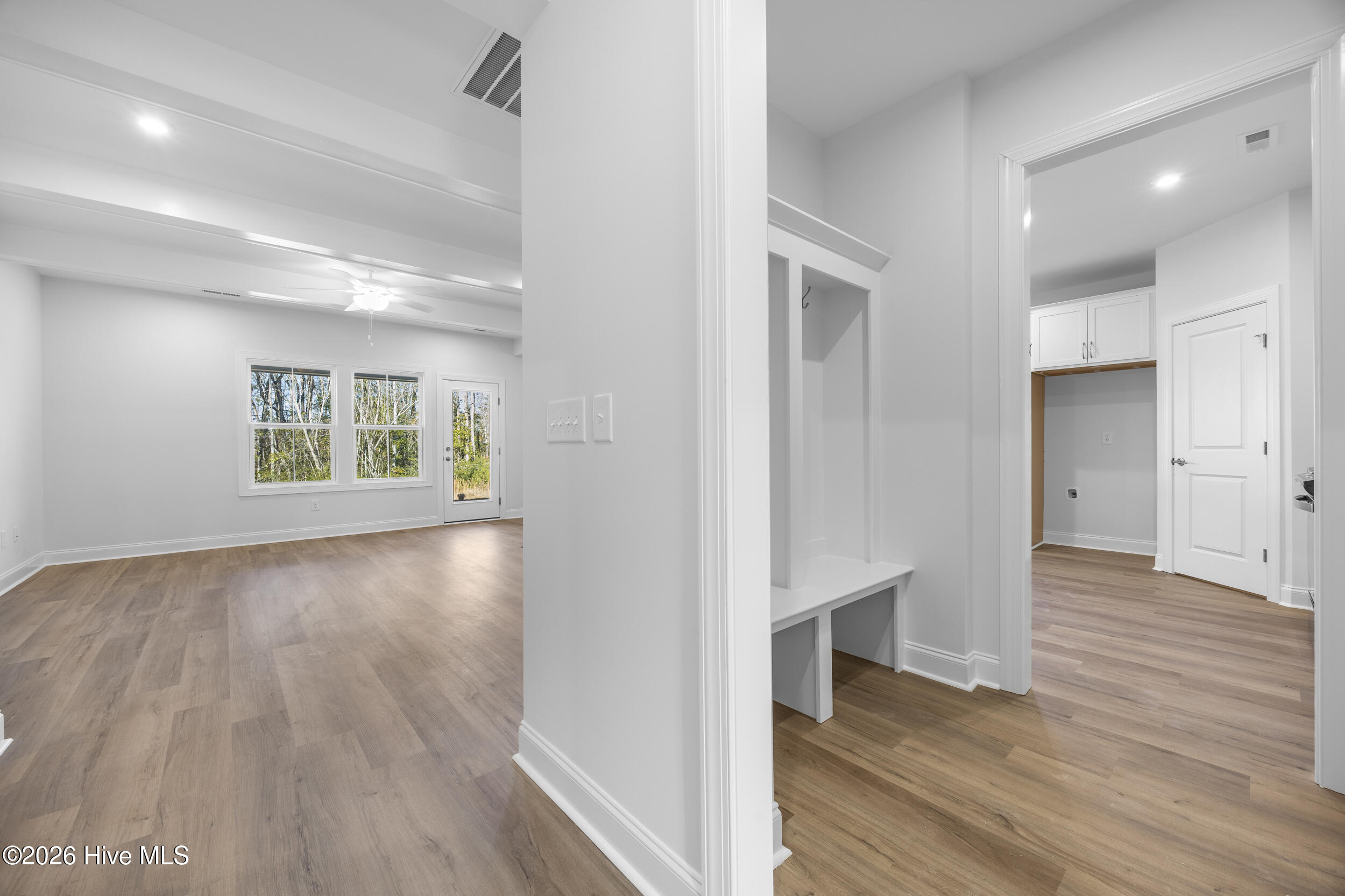 100527051 | Photo 15