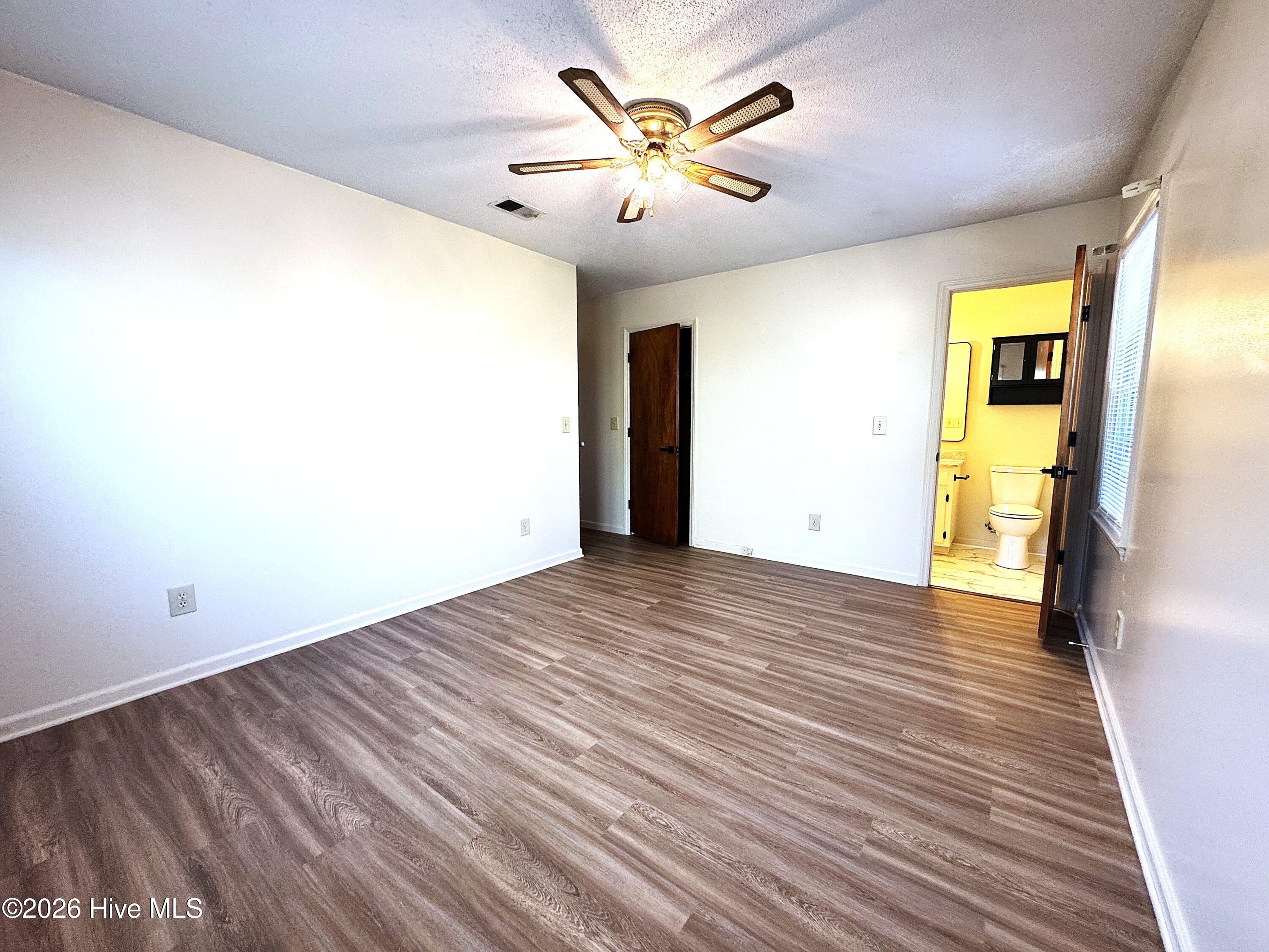 100565462 | Photo 11