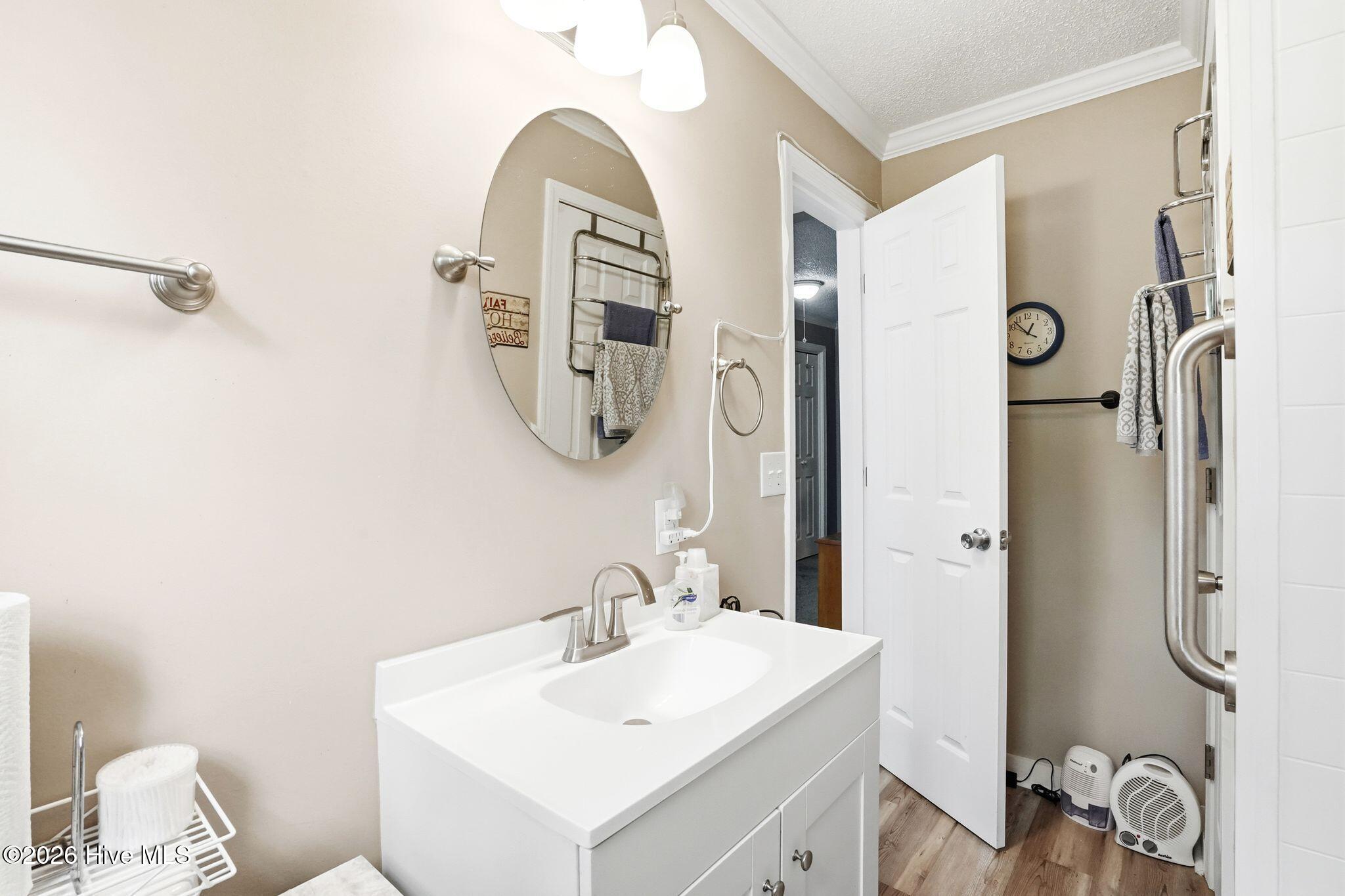 100565882 | Photo 39