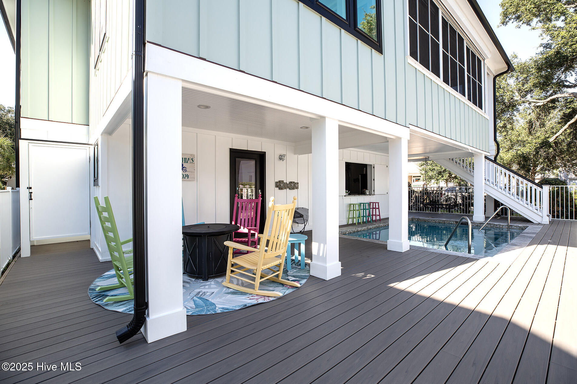 100540813 | Photo 63