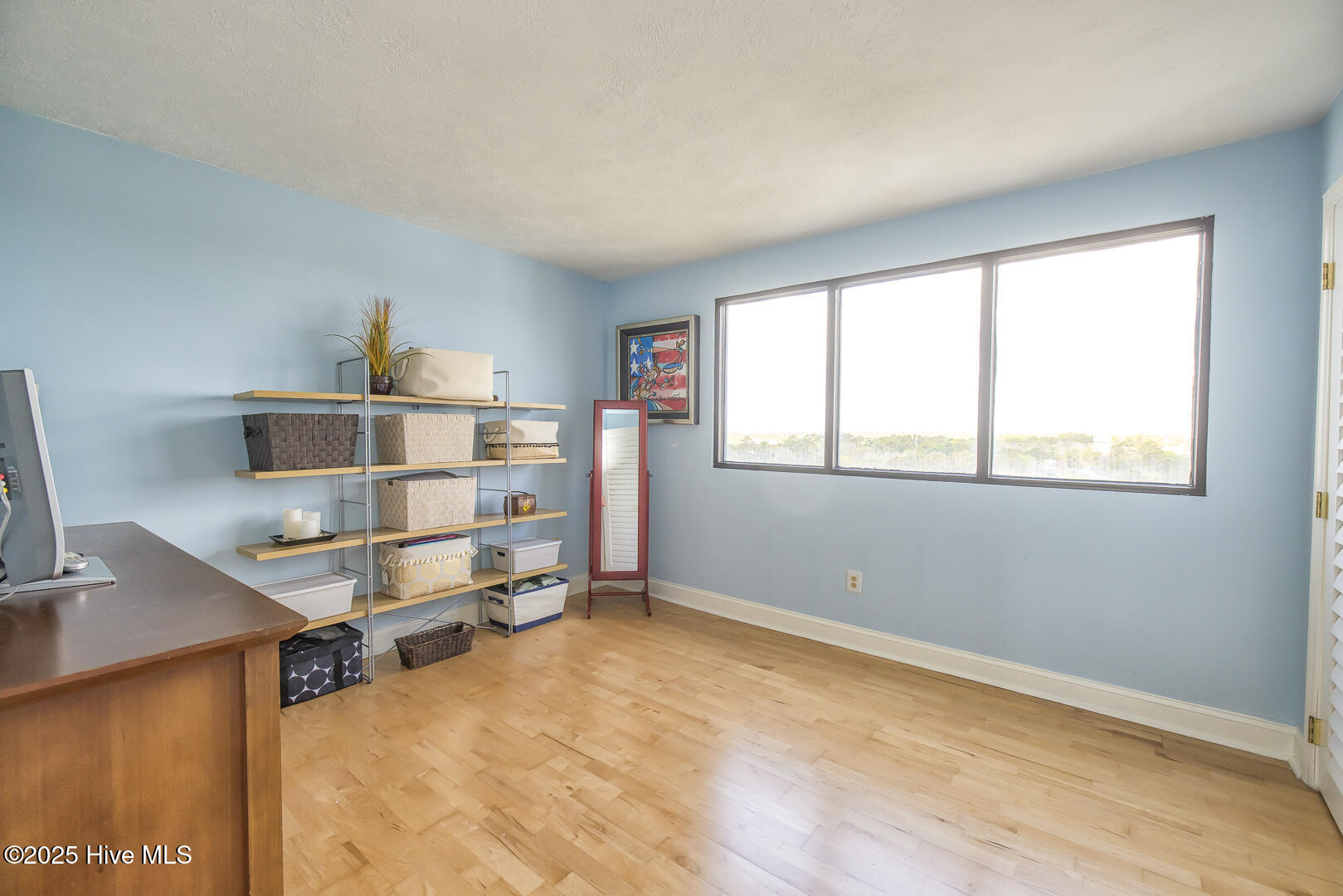 100567097 | Photo 24