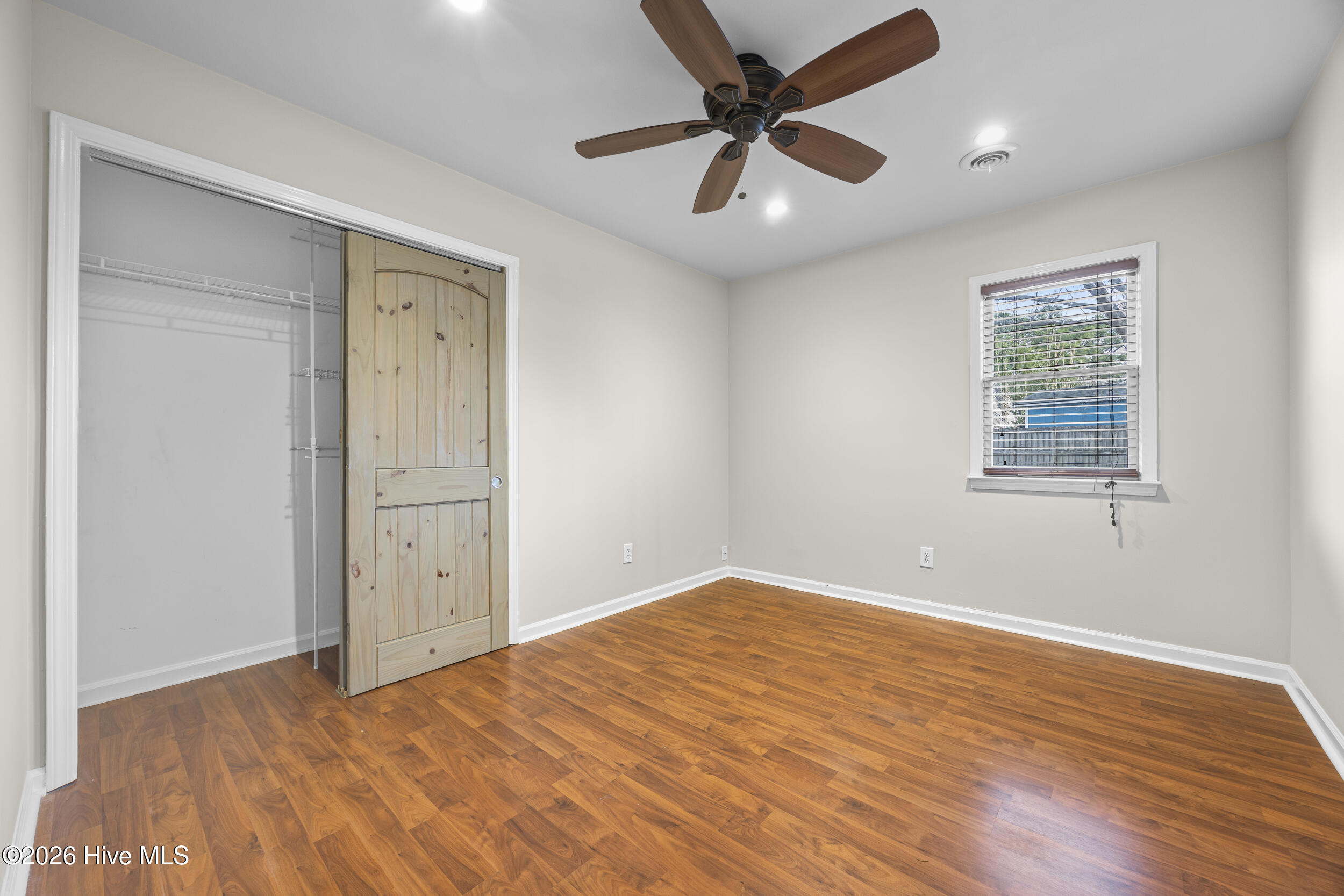 100560305 | Photo 30