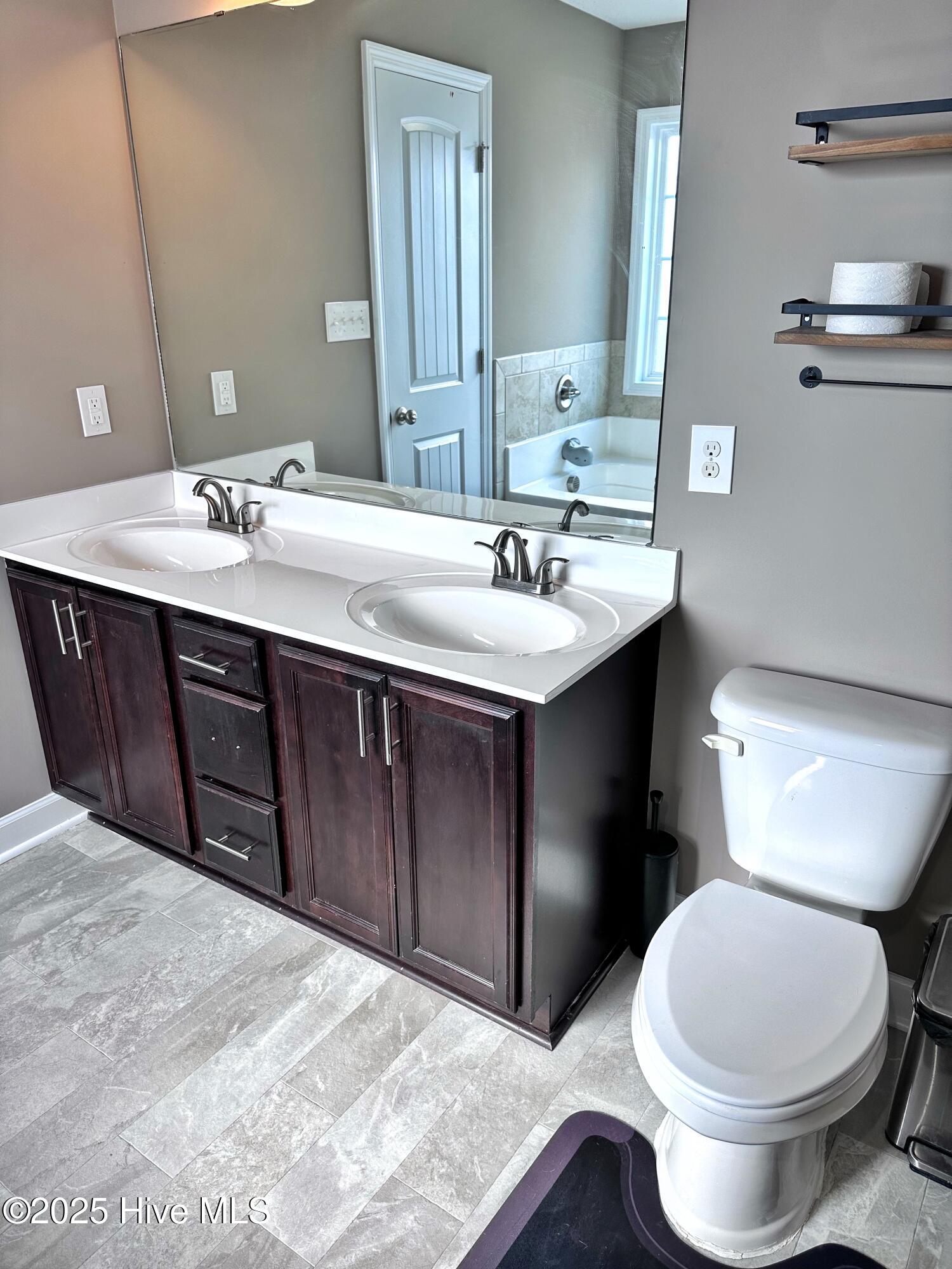 100545917 | Photo 33