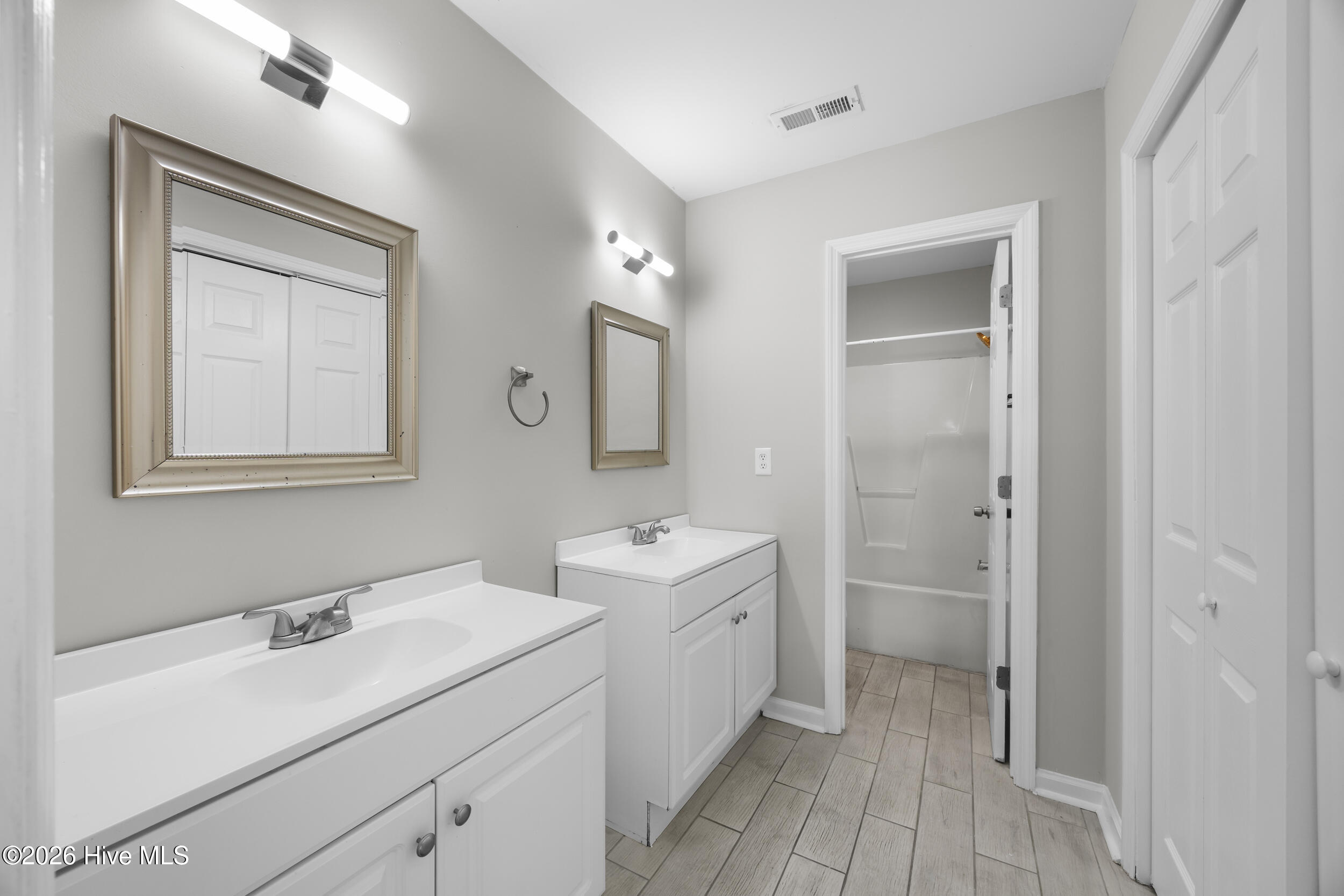 100548509 | Photo 15