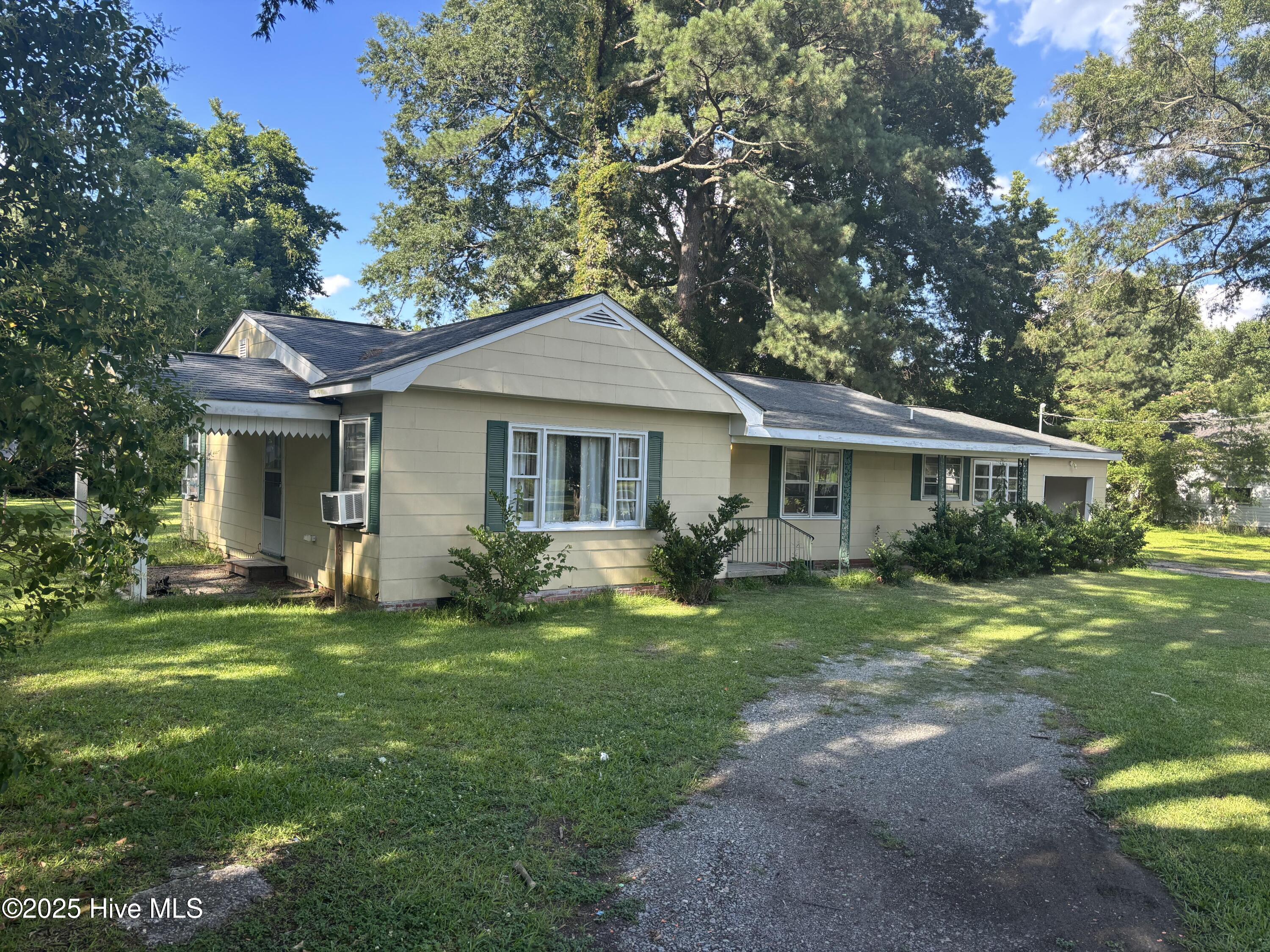 Property at 207 West Avenue