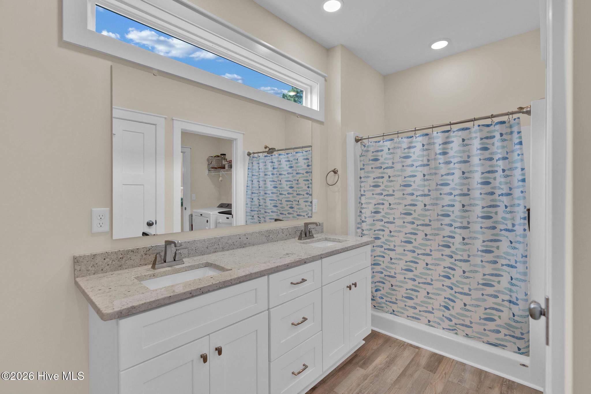 100564168 | Photo 18