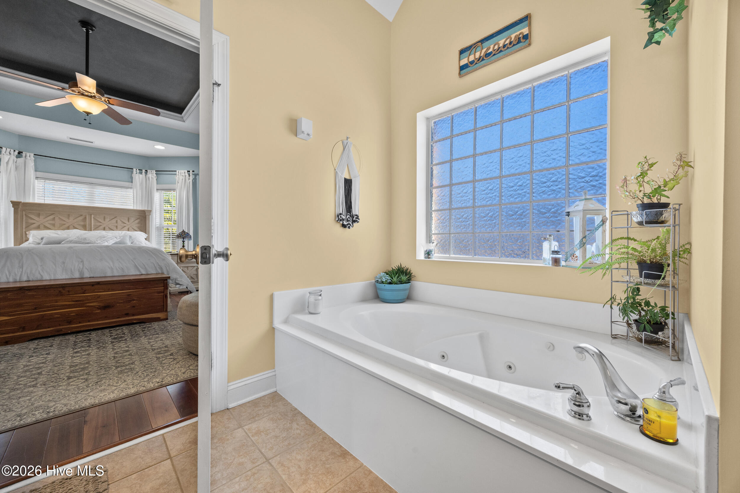 100550325 | Photo 39