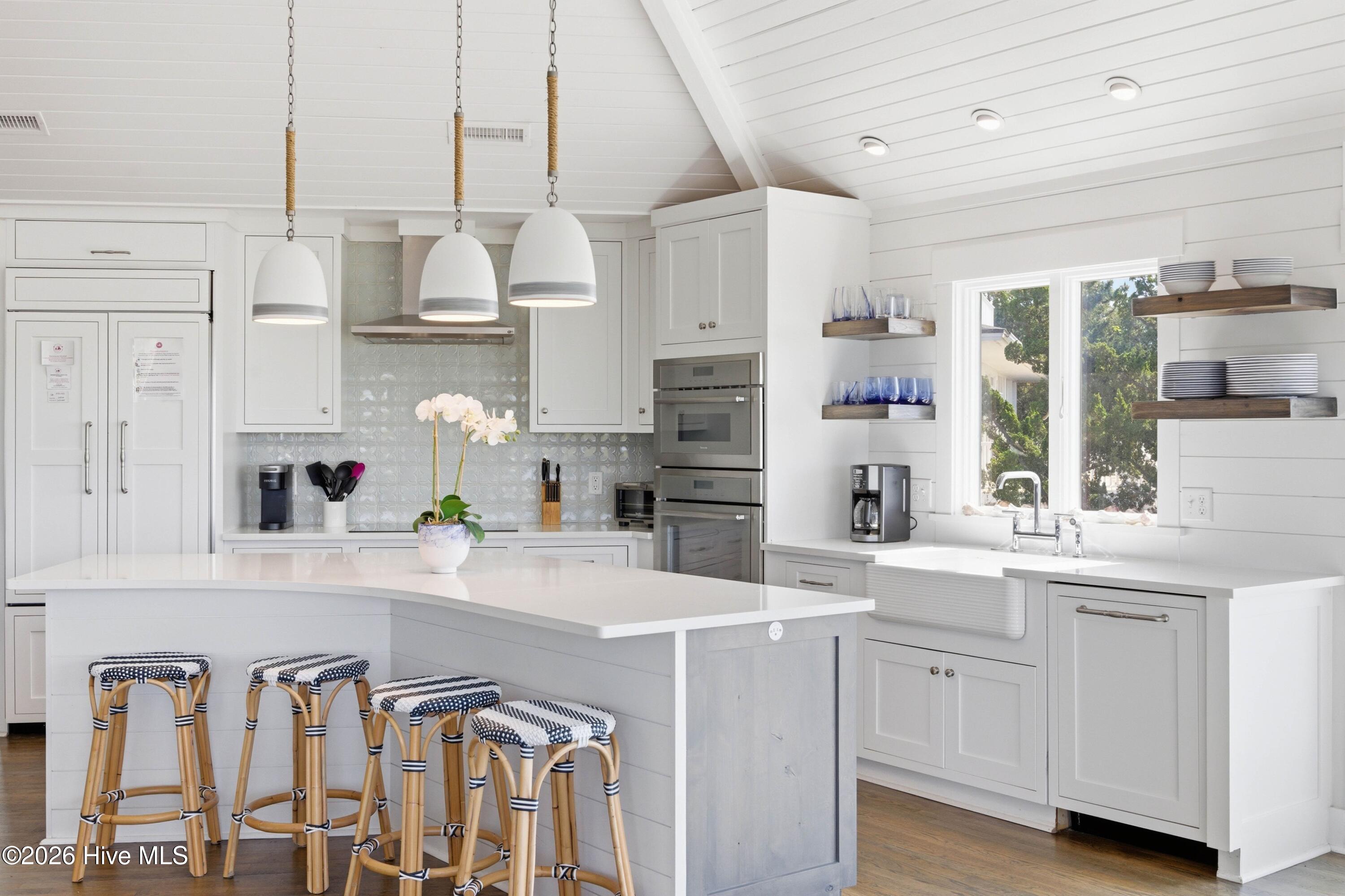 100560271 | Photo 16