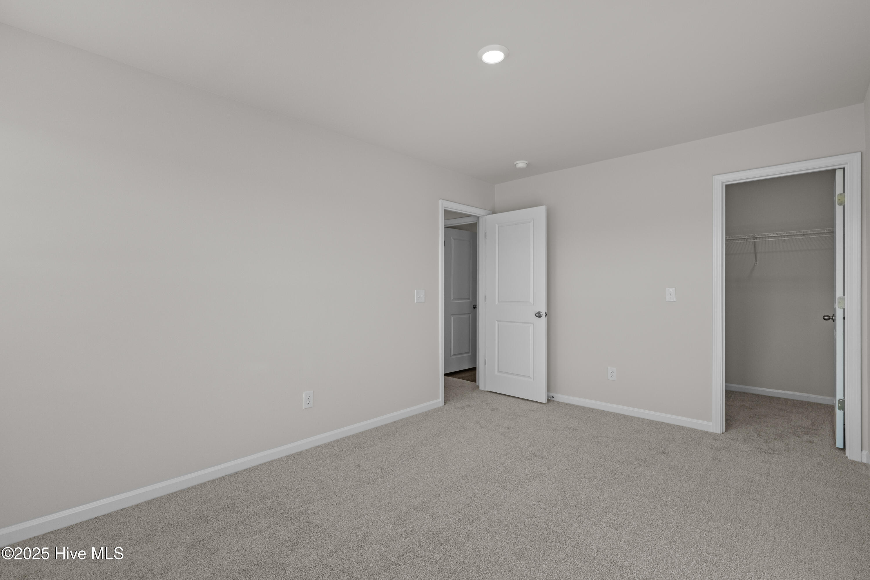 100536973 | Photo 26