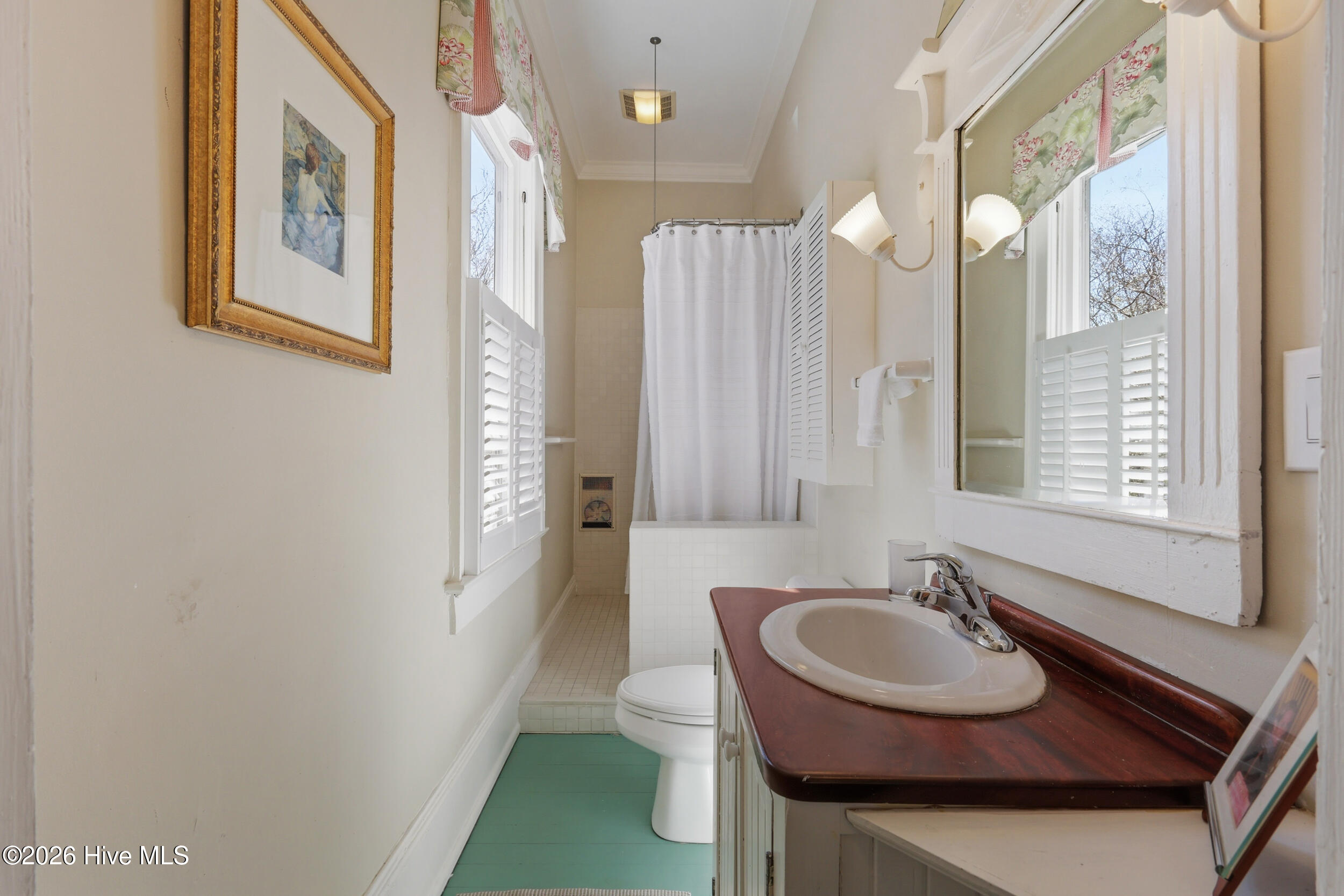 100561300 | Photo 45