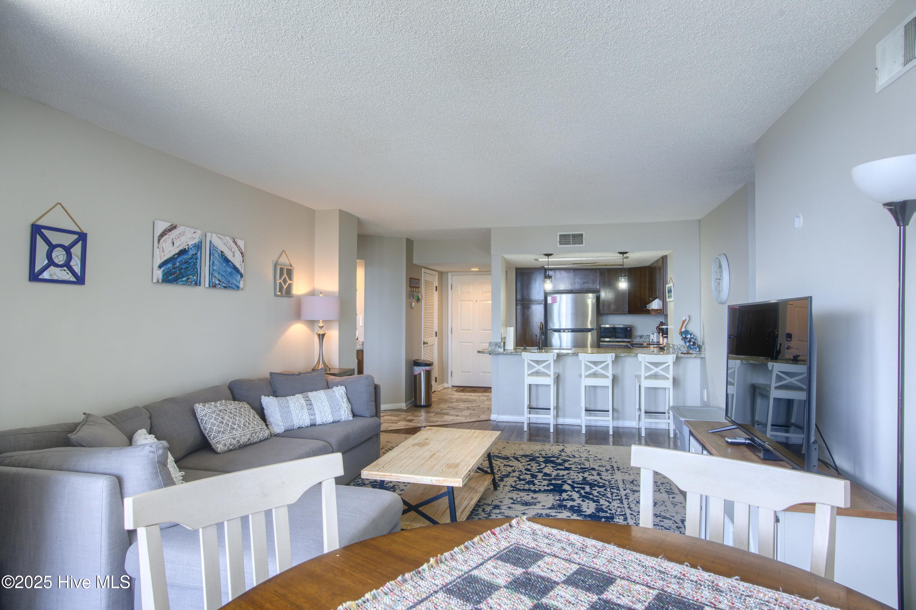 100521516 | Photo 11