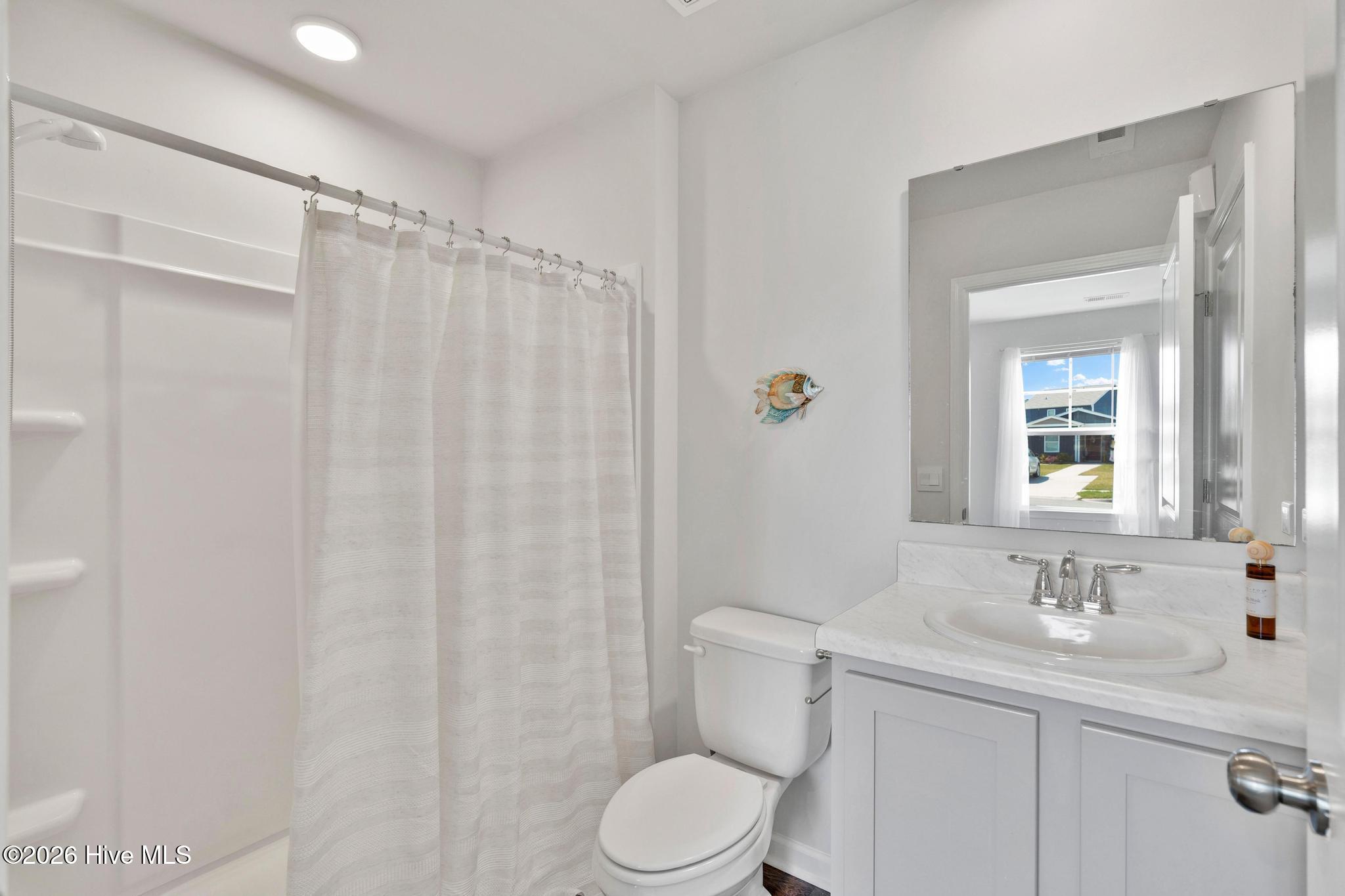 100563987 | Photo 26